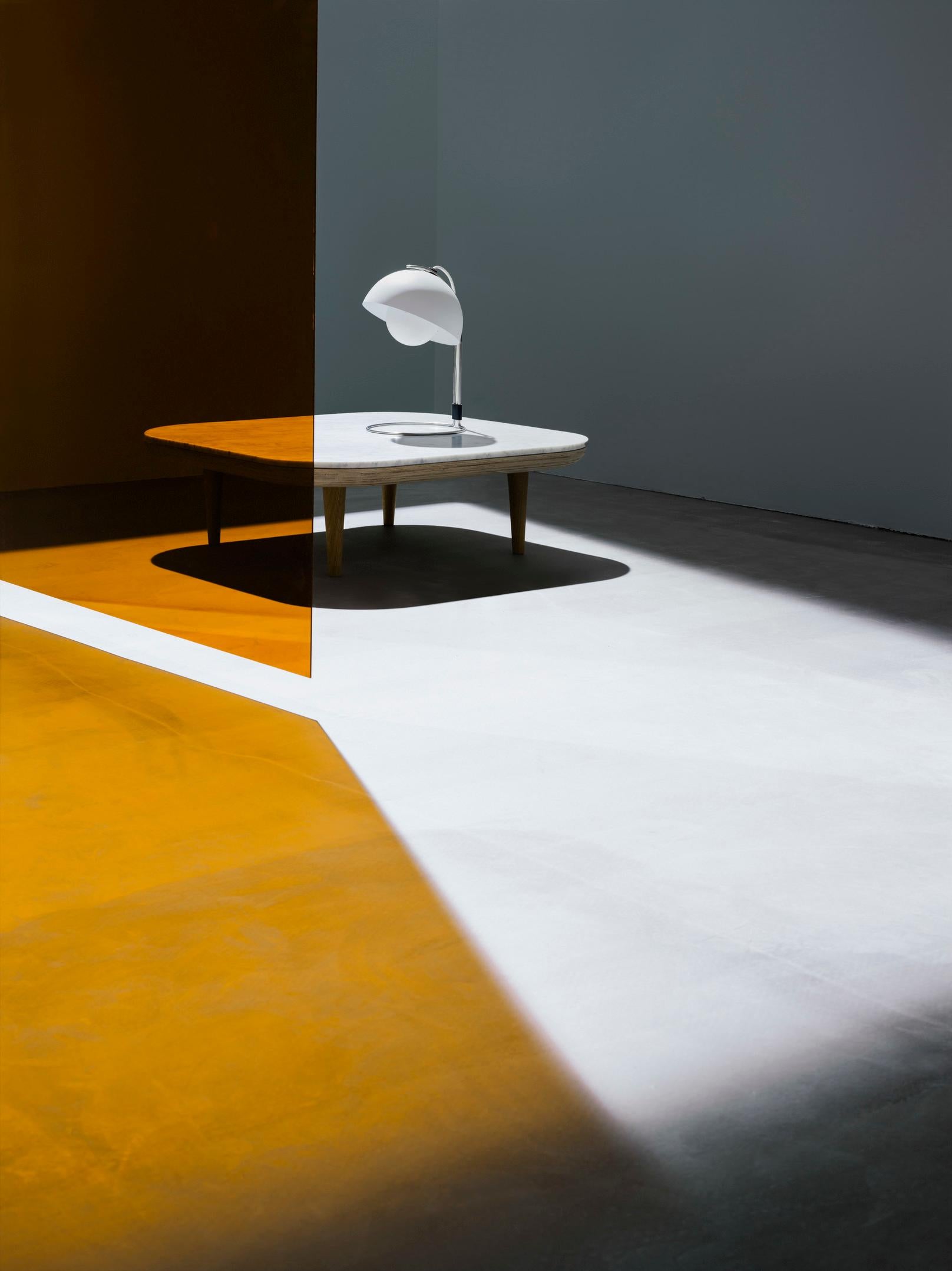 Cinese Flowerpot VP4, Matt White , Table Lamp by Verner Panton for &Tradition in vendita