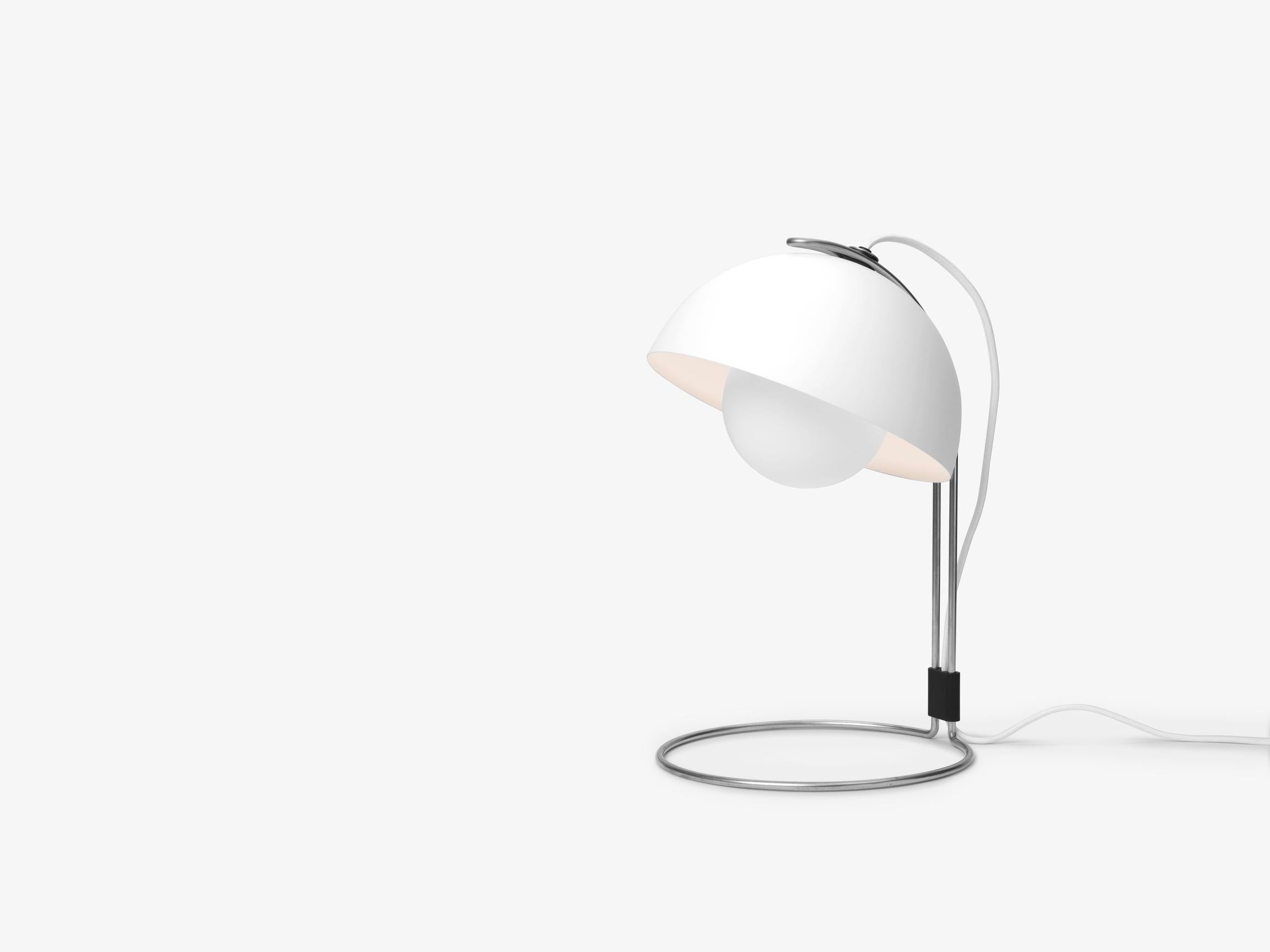 Laccato Flowerpot VP4, Matt White , Table Lamp by Verner Panton for &Tradition in vendita