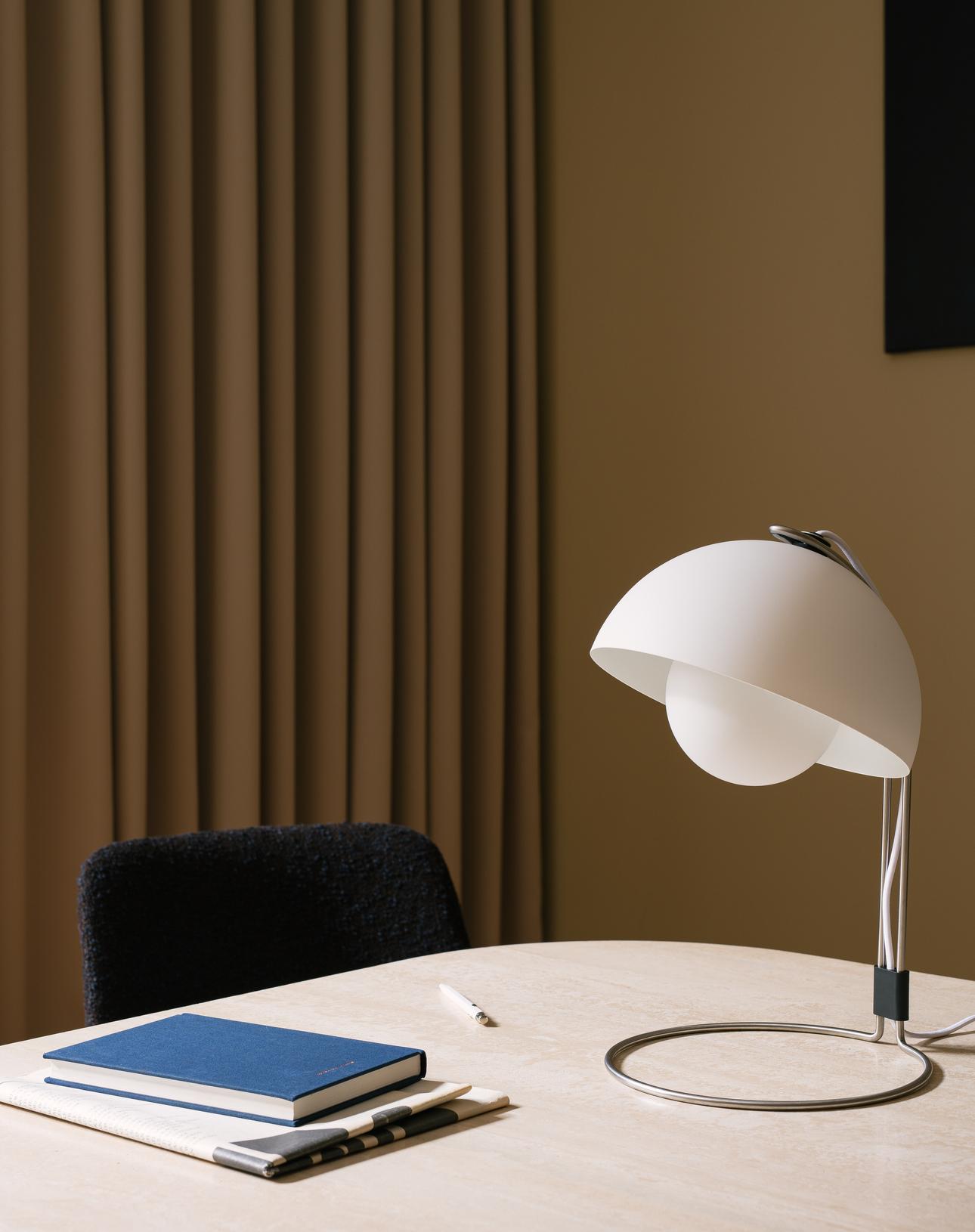 XXI secolo e contemporaneo Flowerpot VP4, Matt White , Table Lamp by Verner Panton for &Tradition in vendita
