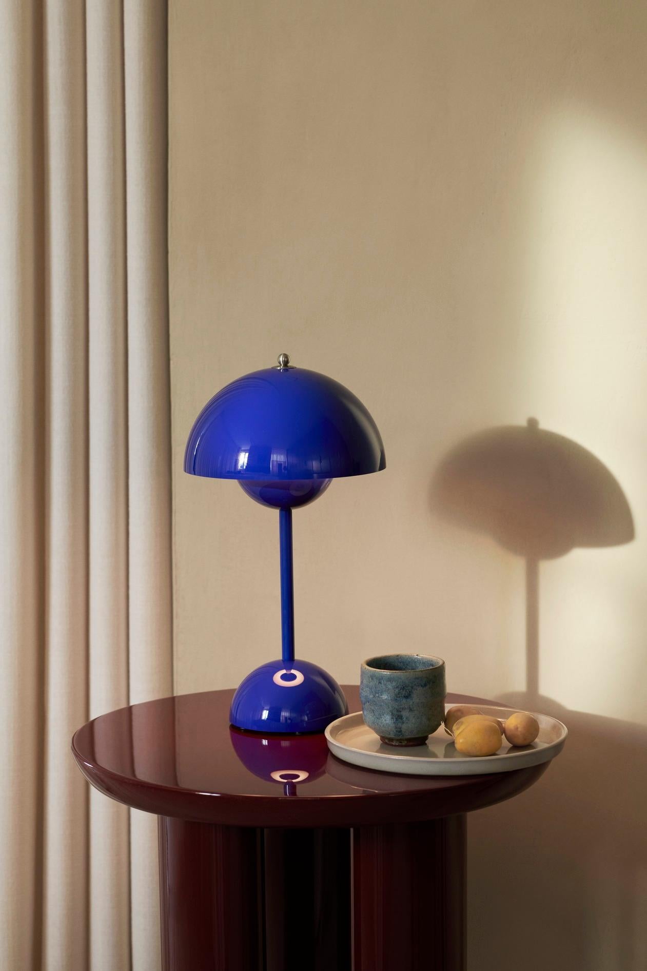 Flowerpot Vp9 Portable Cobalt Blue Table Lamp by Verner Panton for &Tradition For Sale 2