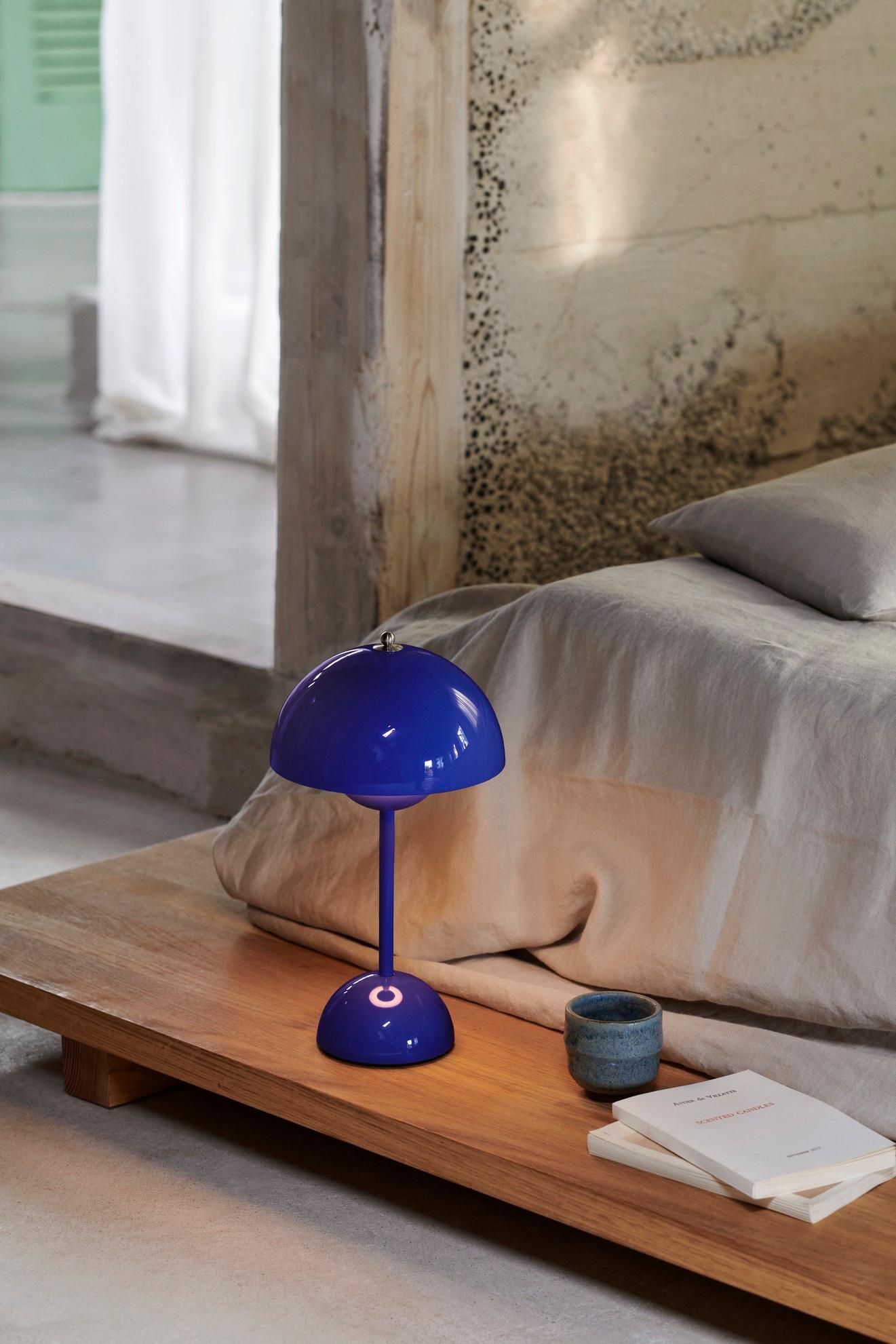 Flowerpot Vp9 Portable Cobalt Blue Table Lamp by Verner Panton for &Tradition In New Condition For Sale In Dubai, AE