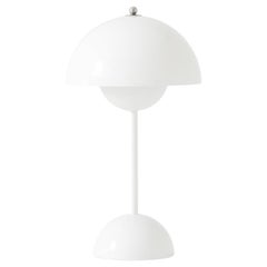 Flowerpot Vp9 Portable Glossy White Table Lamp from Verner Panton
