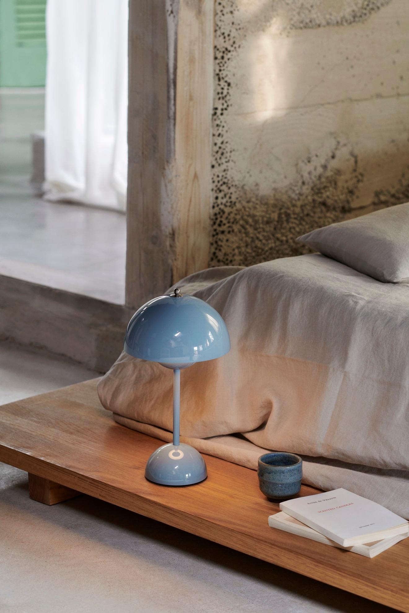Scandinavian Modern Flowerpot Vp9 Portable Light Blue Table Lamp by Verner Panton for &Tradition