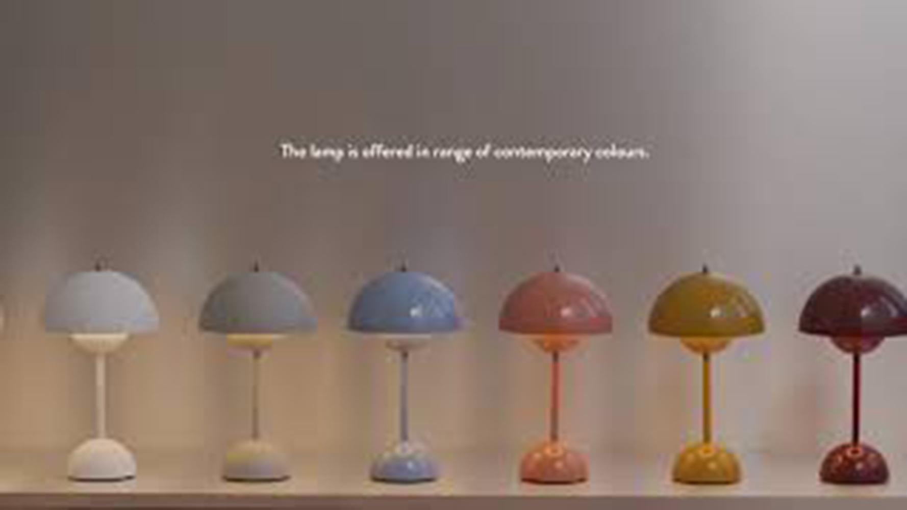 XXIe siècle et contemporain Lampe de bureau portable Vp9 bleu pierre  de Verner Panton en vente