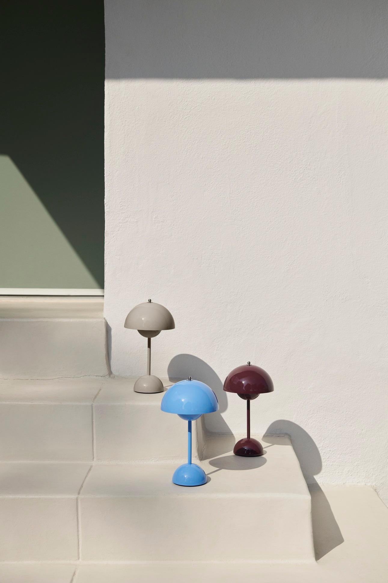 Flowerpot Vp9 Portable Swim Blue Table Lamp by Verner Panton for &Tradition In New Condition For Sale In Dubai, AE