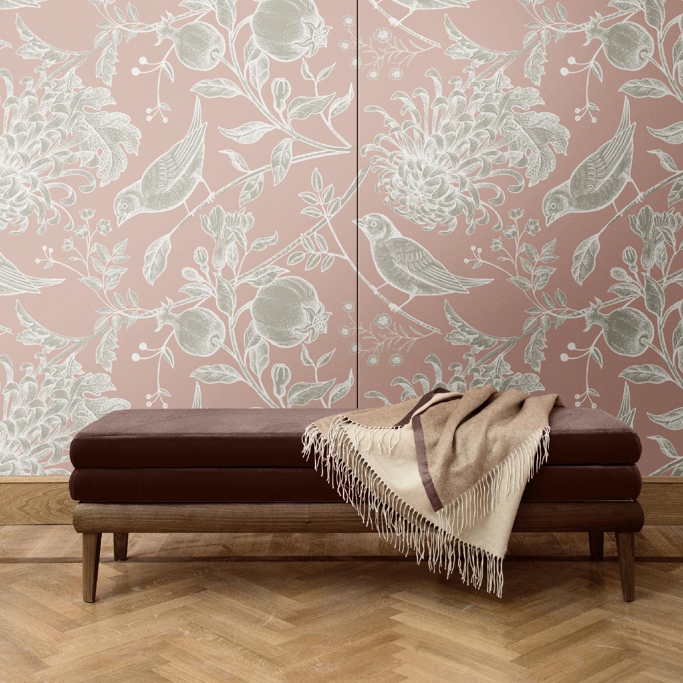 This stunning wall covering is a superb accent to add anywhere in the house, where it will imbue with luxury and a unique decoration any room. It was crafted of silk and cotton and is part of the Flowers and Birds collection, with a sumptuous color