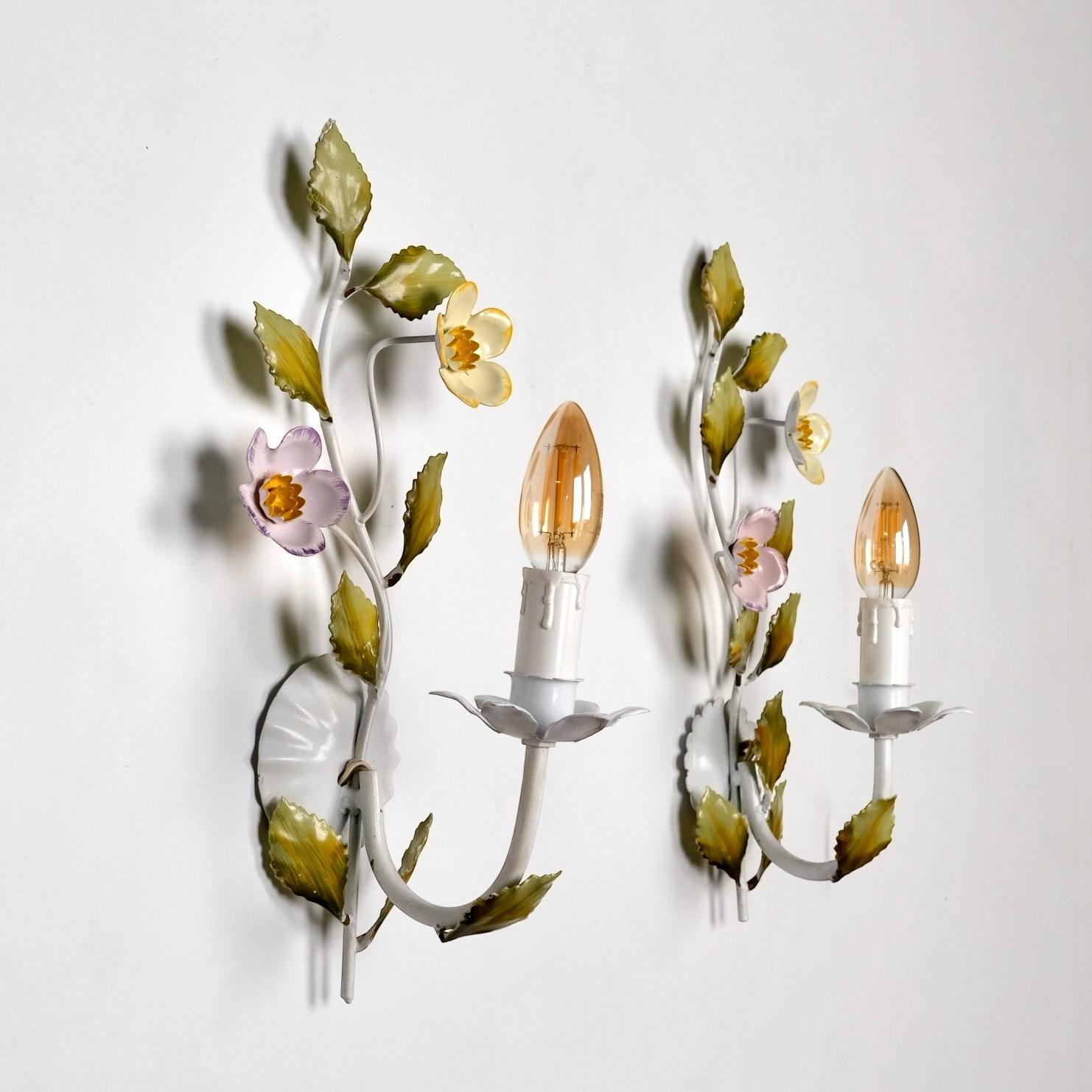 Organico moderno Applique in toleware con fiori e foglie, Italia, anni '80 in vendita