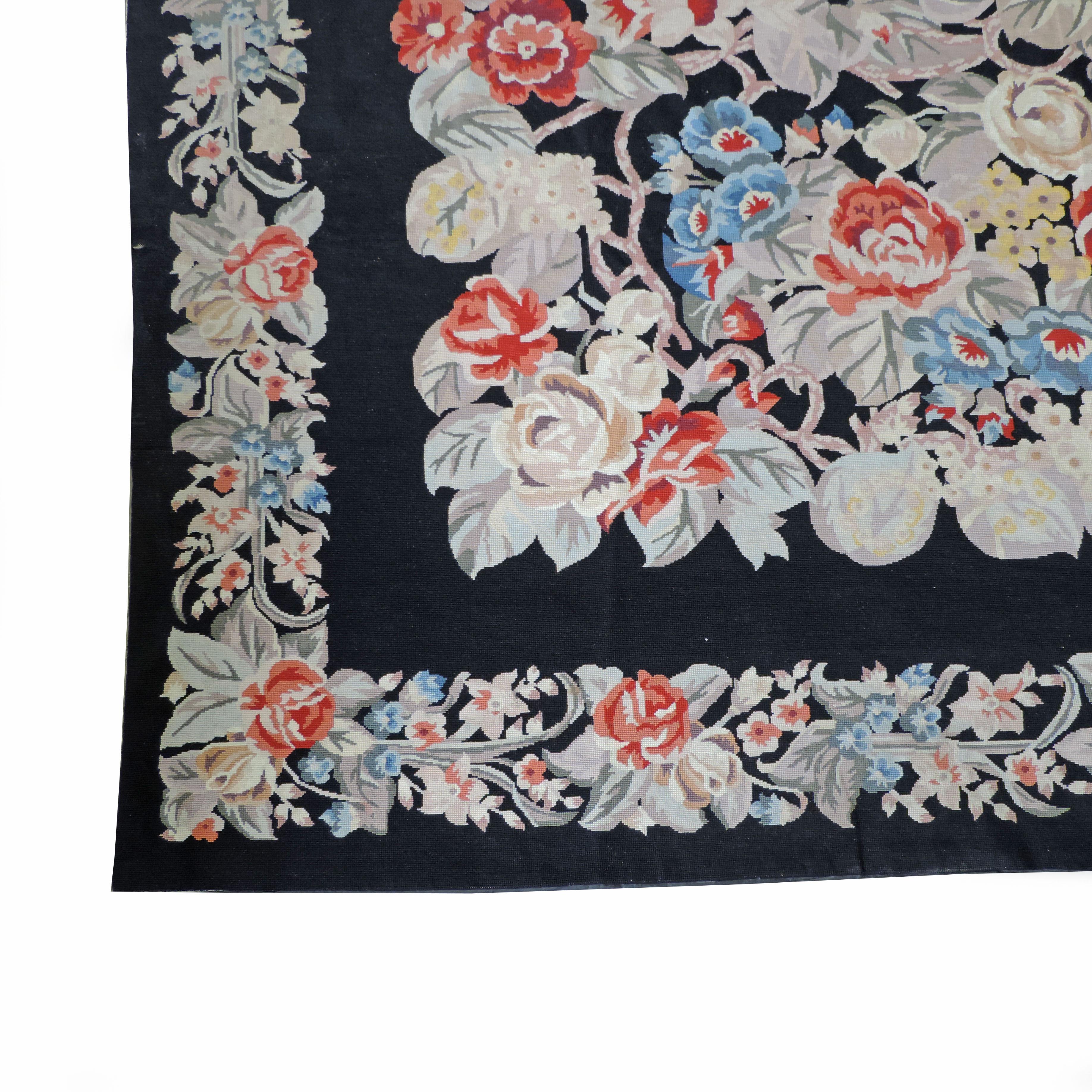 Flowers and Roses Aubusson Tapestry/Carpet, Europe, 1930s In Good Condition For Sale In Milan, IT