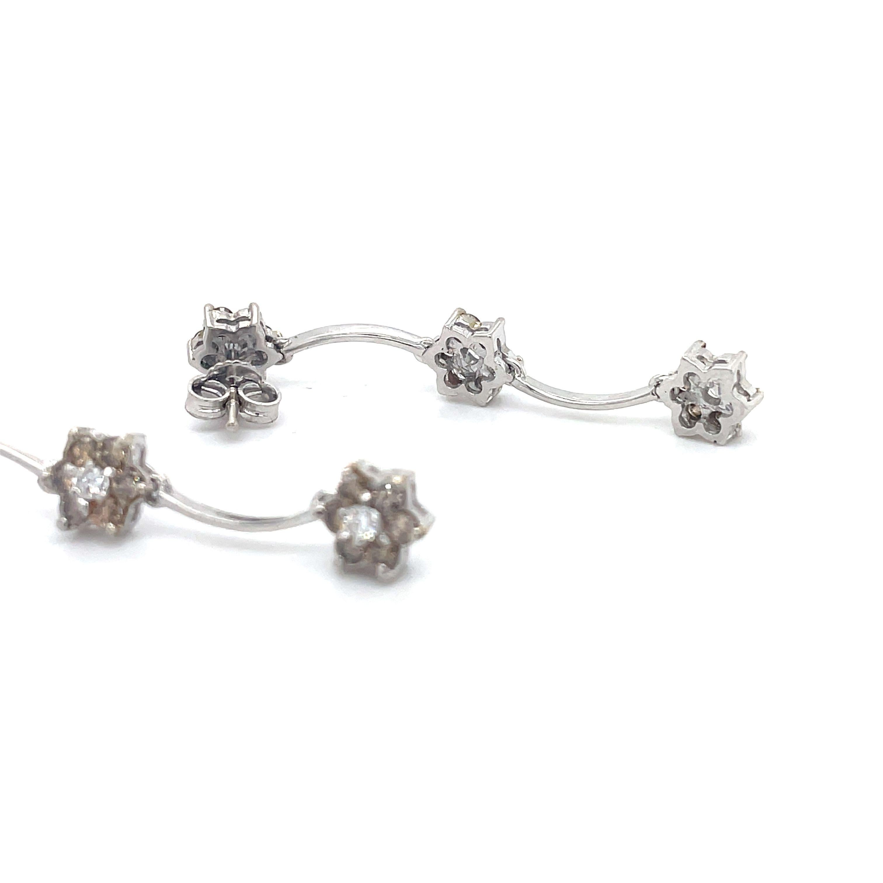 Blumen-Diamant-Ohrringe - 1,26CT Champaign und weiße Diamanten, 18 Karat Weißgold  im Angebot 1
