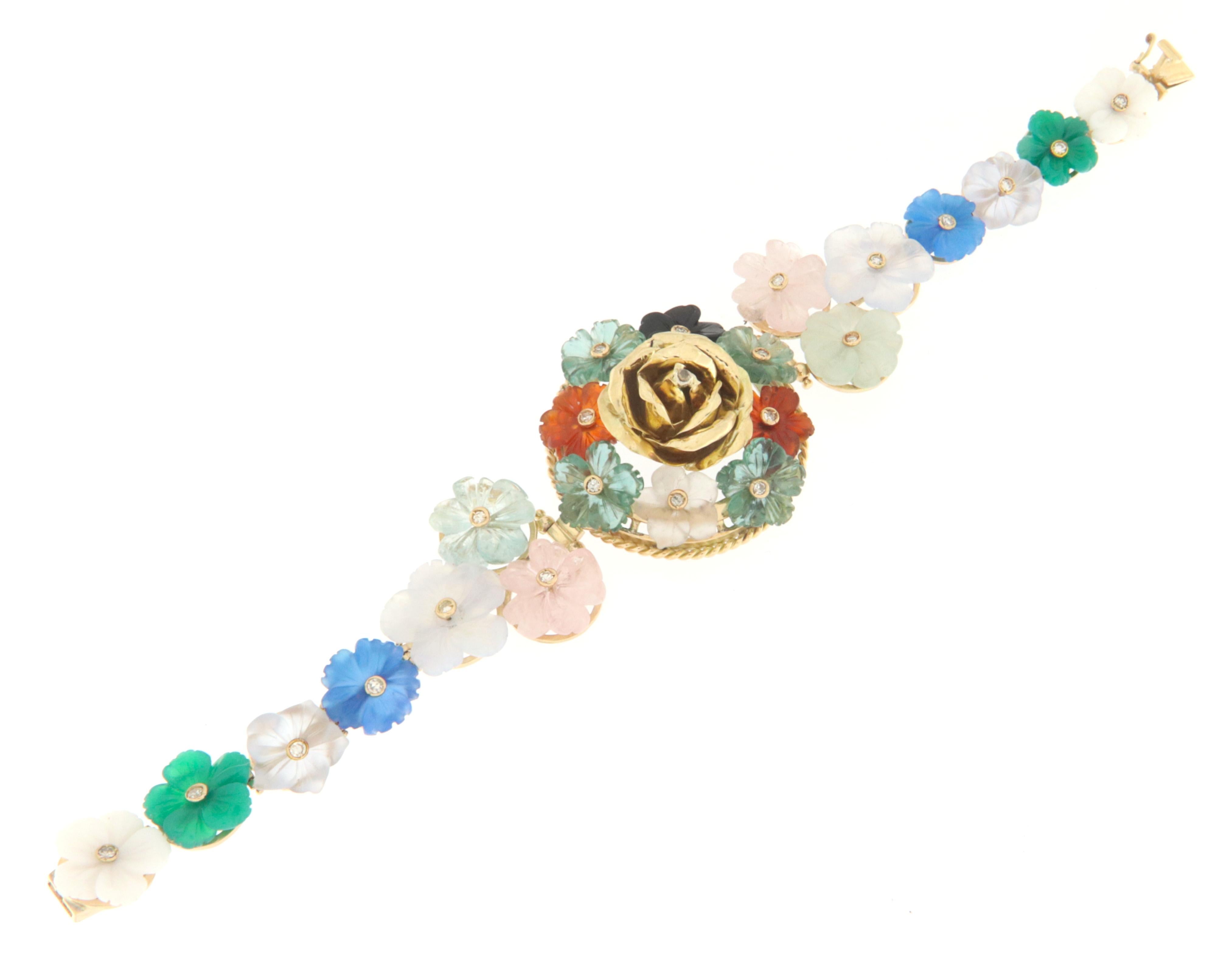 This charming bracelet in 14-karat yellow gold is a tribute to the delicacy and diversity of nature, capturing the essence of spring with its finely crafted little flowers. Each flower is a work of art, composed of petals made from quartz, rock