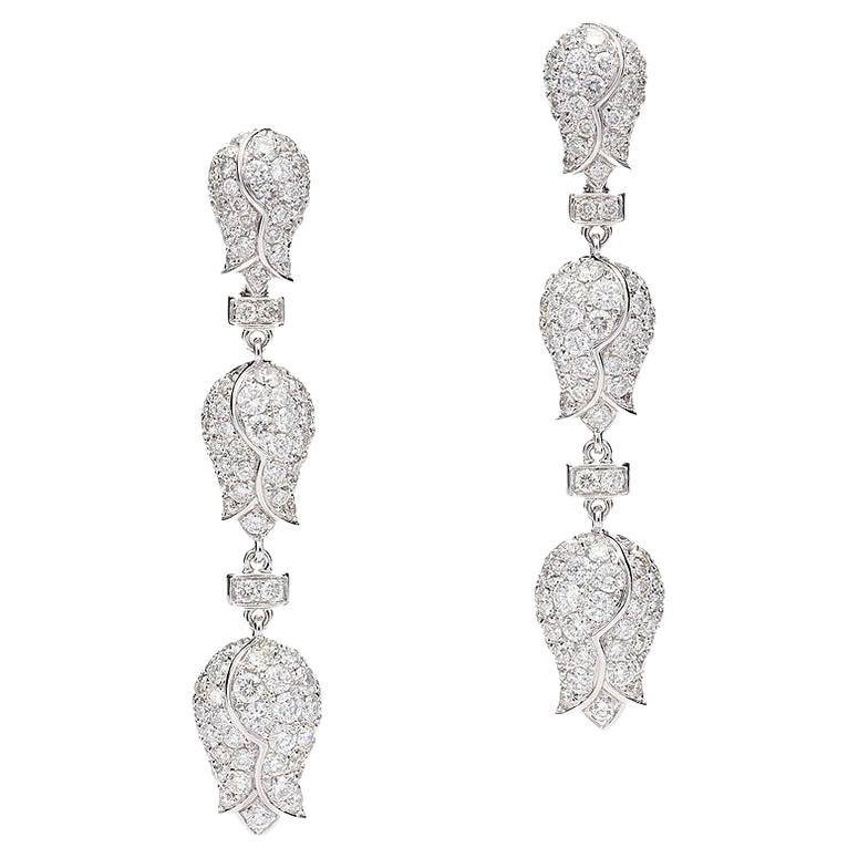 Boucles d'oreilles pendantes fleurs diamants en vente