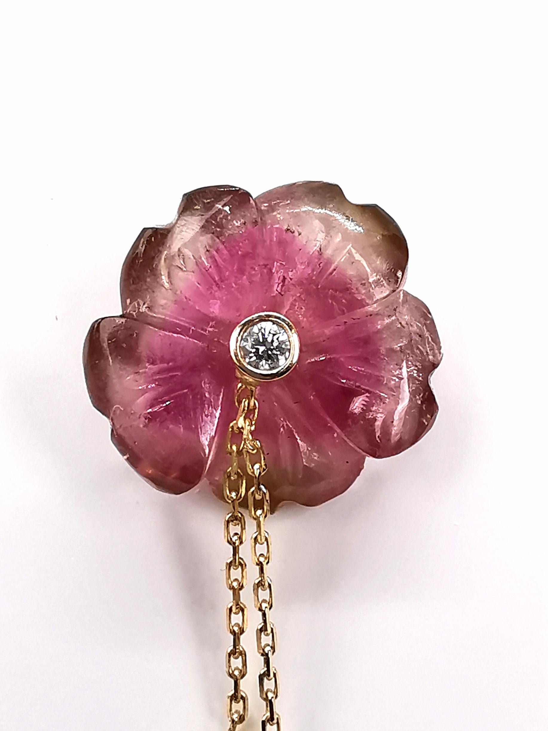 Flowers Earrings 18 Karat Yellow Gold, Engraved Tourmalines and Diamonds In New Condition In Paris, FR