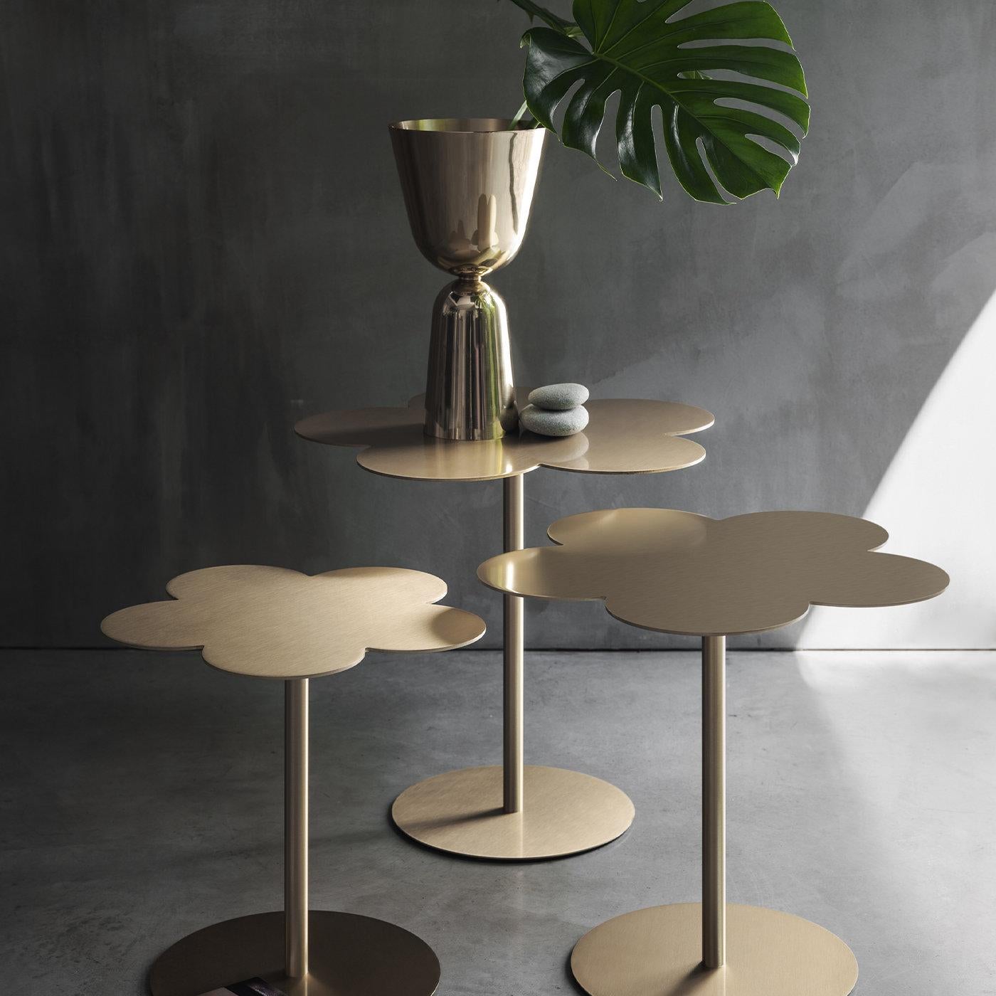 italien Petite table d'appoint Flowers en laiton de Stefano Giovannoni en vente