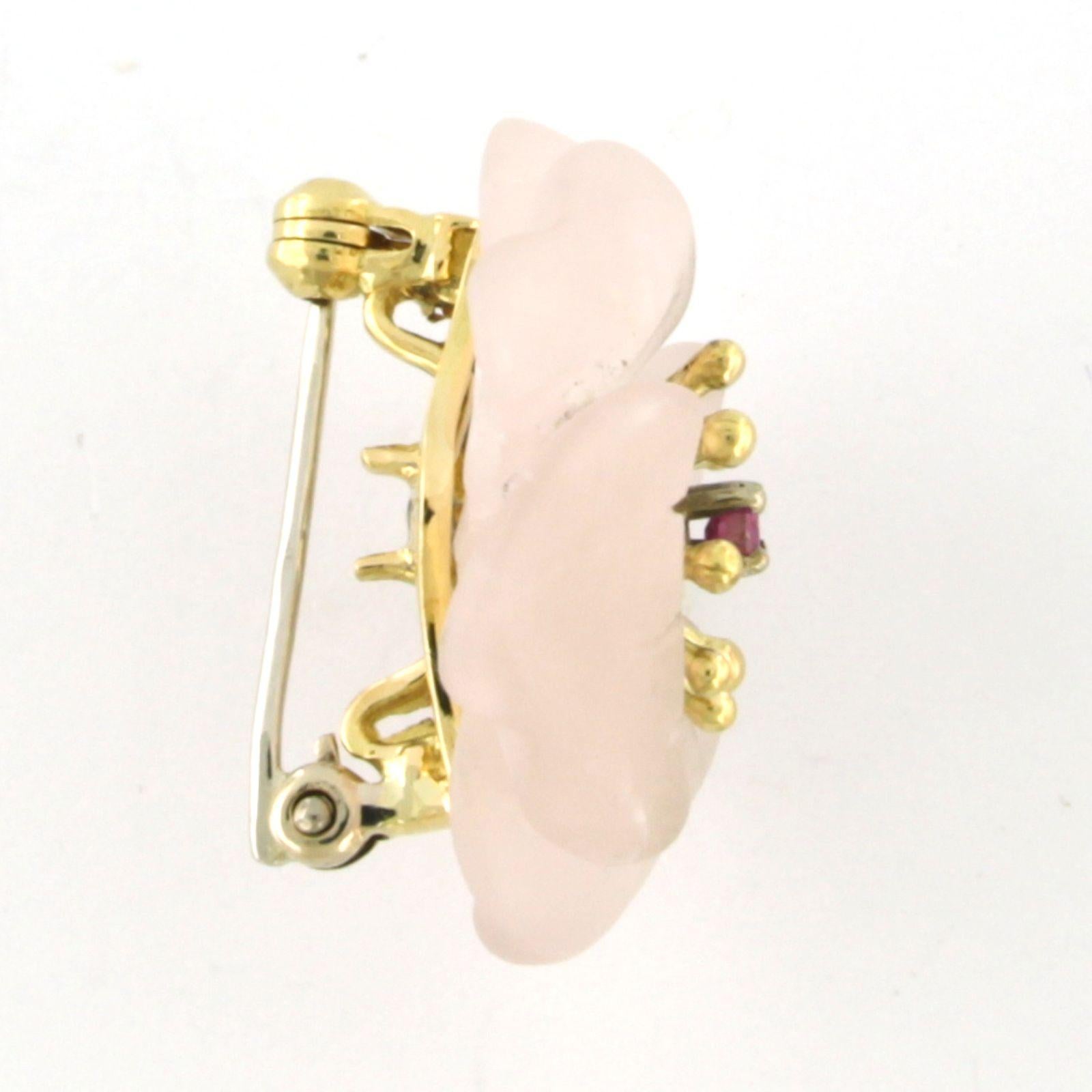 Modern Flowershaped brooch with ruby and pink quartz 18k yellow gold 7.7 grams For Sale