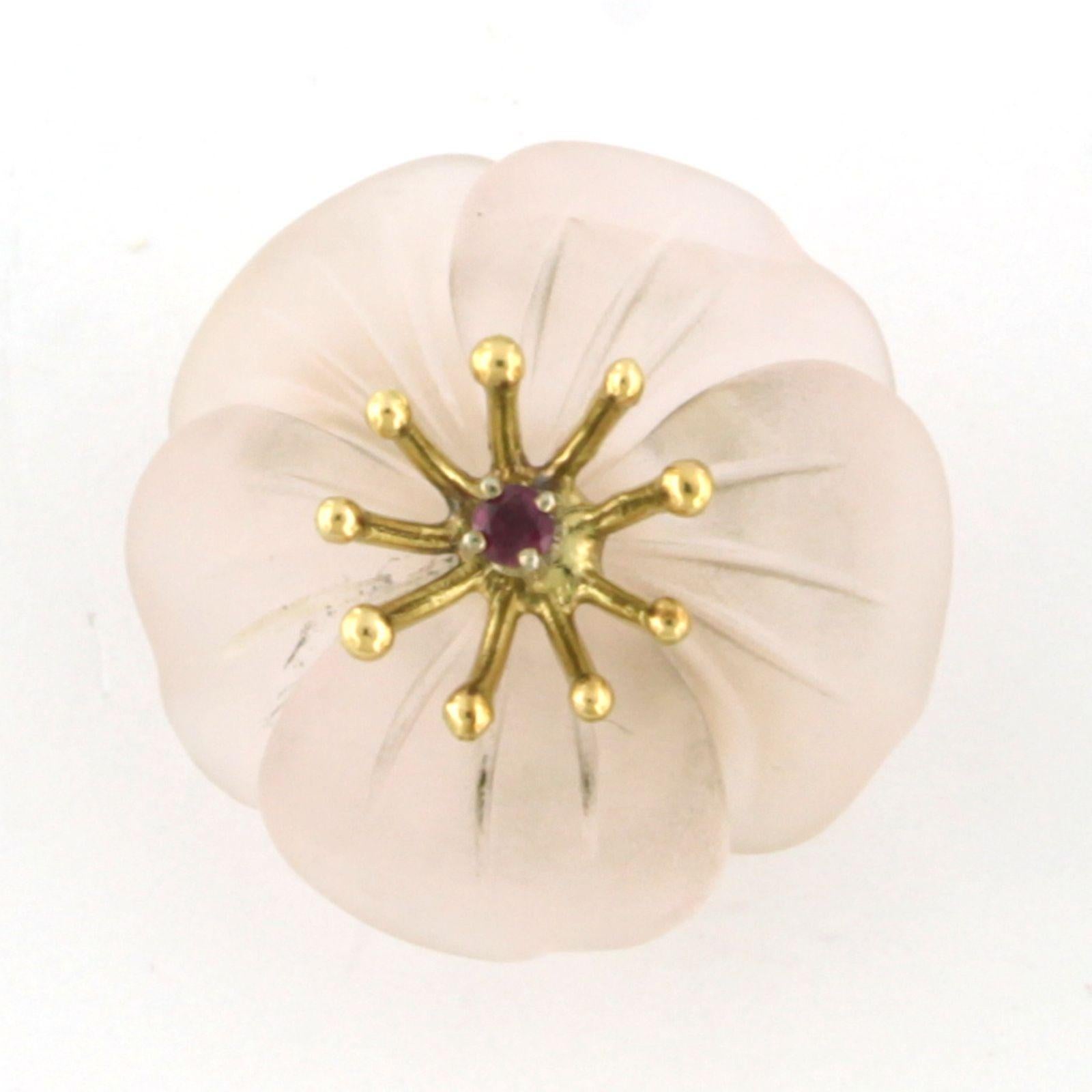 Women's Flowershaped brooch with ruby and pink quartz 18k yellow gold 7.7 grams For Sale