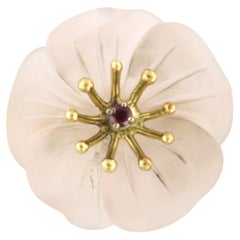 Broche en forma de flor con rubí y cuarzo rosa Oro amarillo de 18 quilates 7,7 gramos
