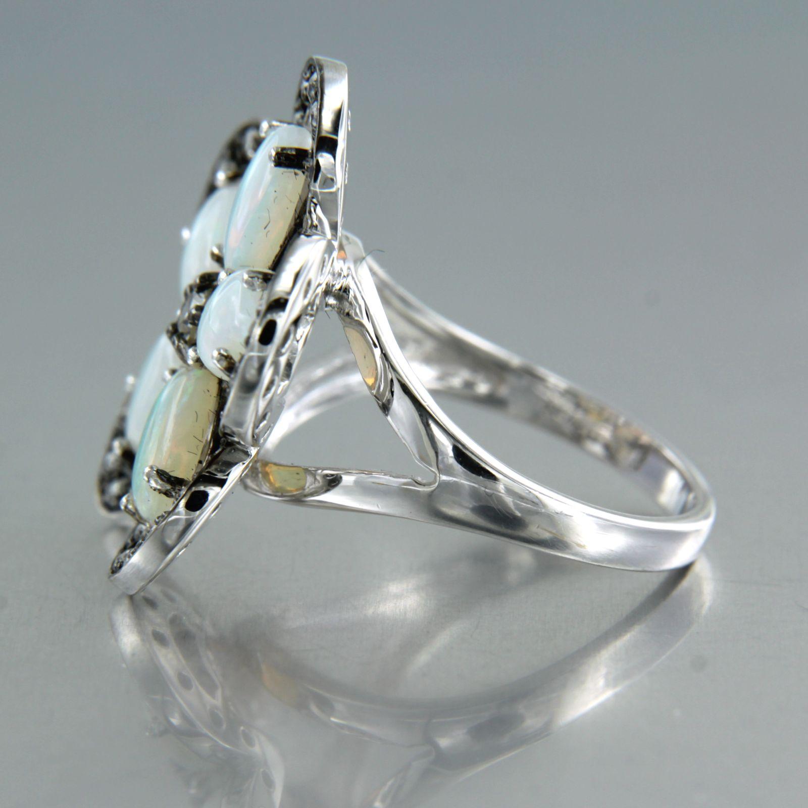 Blumenförmiger Ring mit Opal und Diamanten 14k Weißgold Damen im Angebot