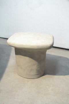 Flowform V-Hocker von Aeny Studio