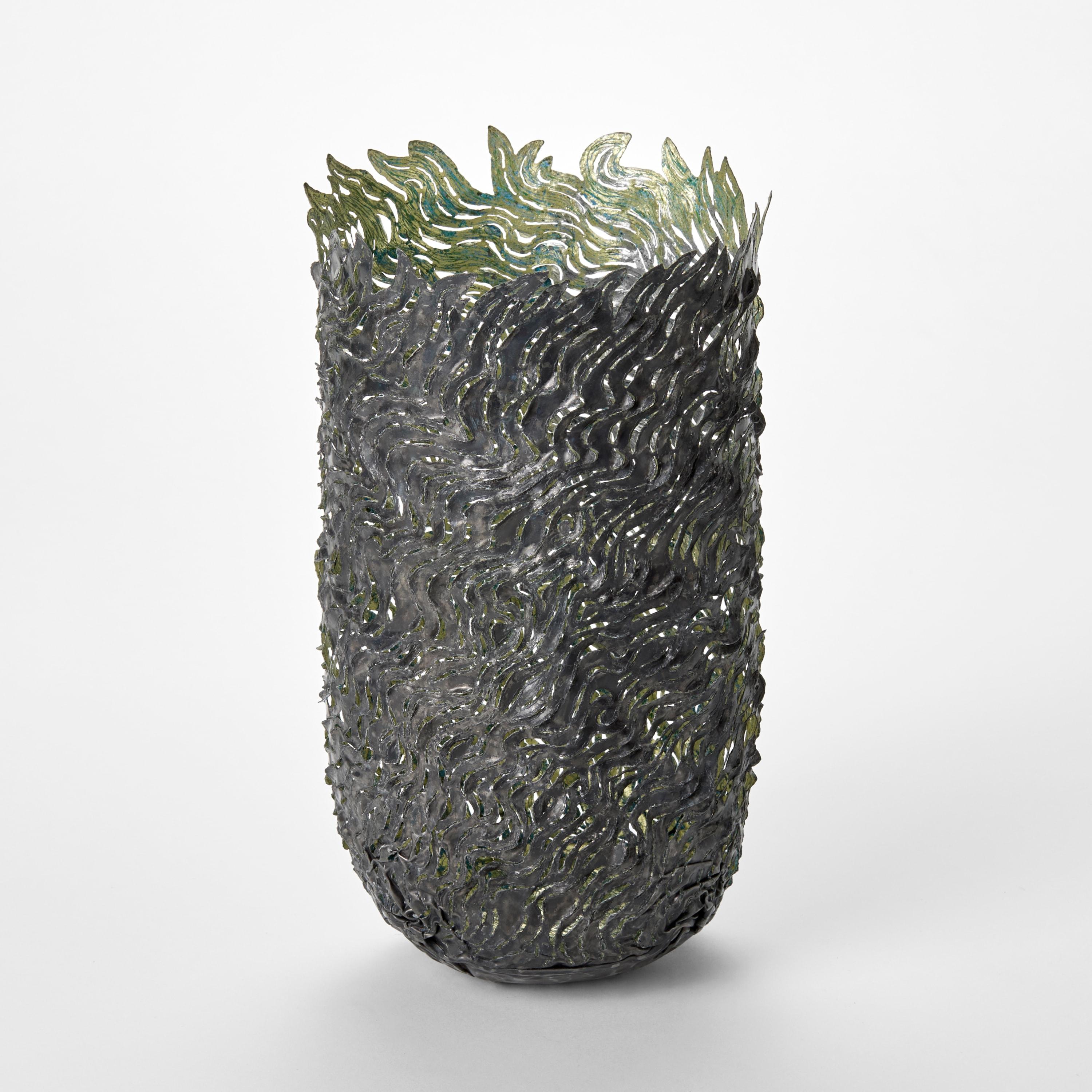 Flowing Vessels, récipients en acier et en or à la texture organique, par Claire Malet en vente 2