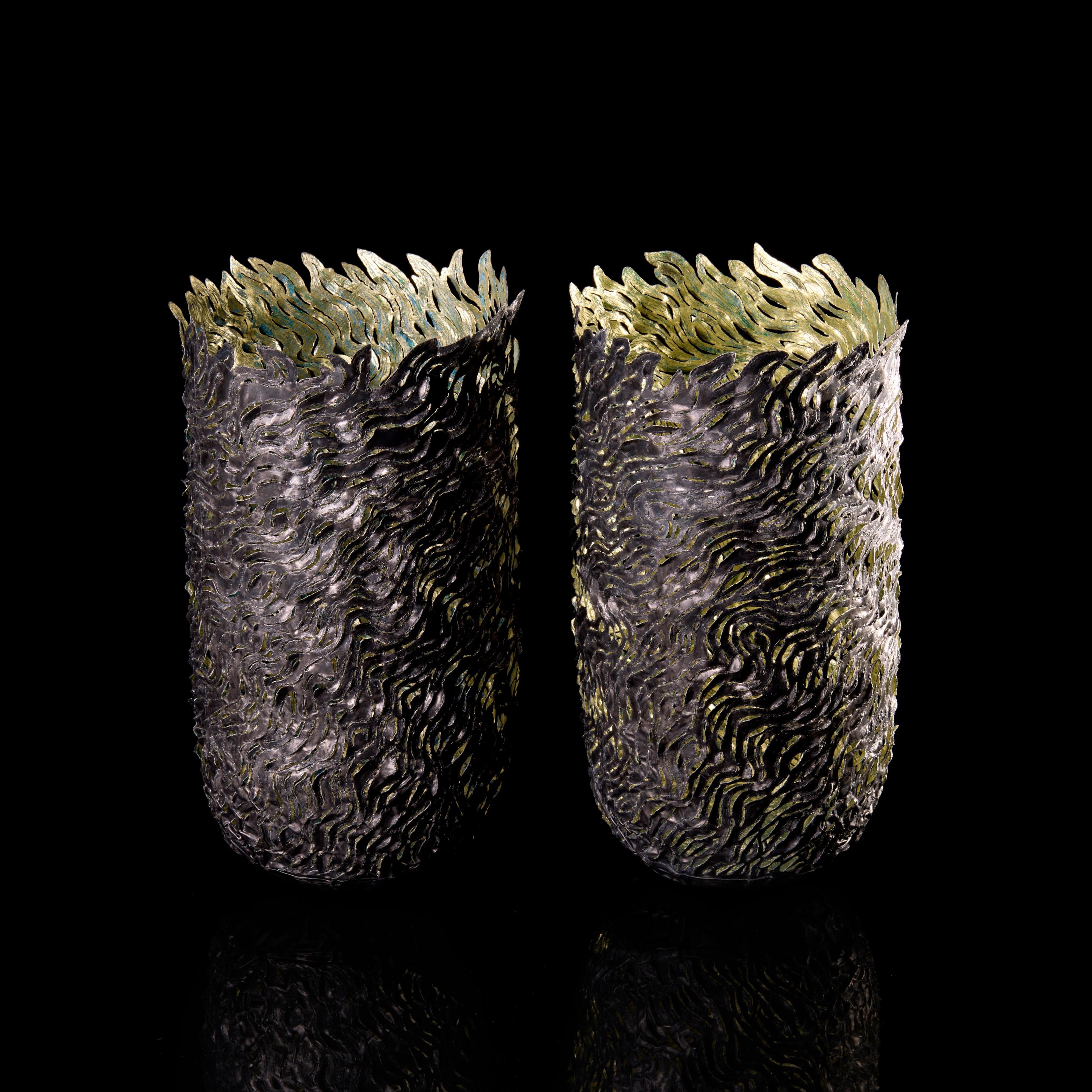 Flowing Vessels, récipients en acier et en or à la texture organique, par Claire Malet en vente 3