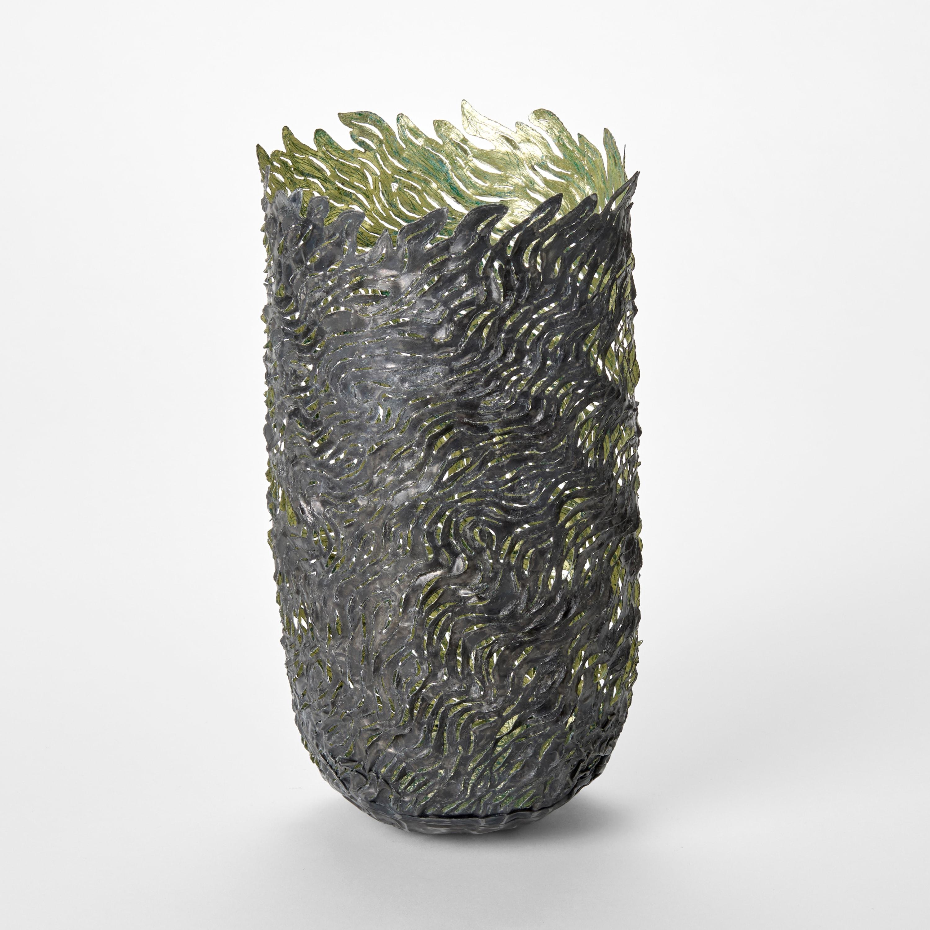 Fait main Flowing Vessels, récipients en acier et en or à la texture organique, par Claire Malet en vente