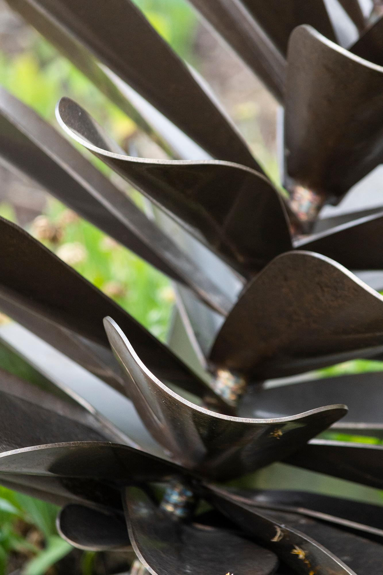 Classic Pine Cone 25-627 - scultura da esterno contemporanea in acciaio inox in vendita 2