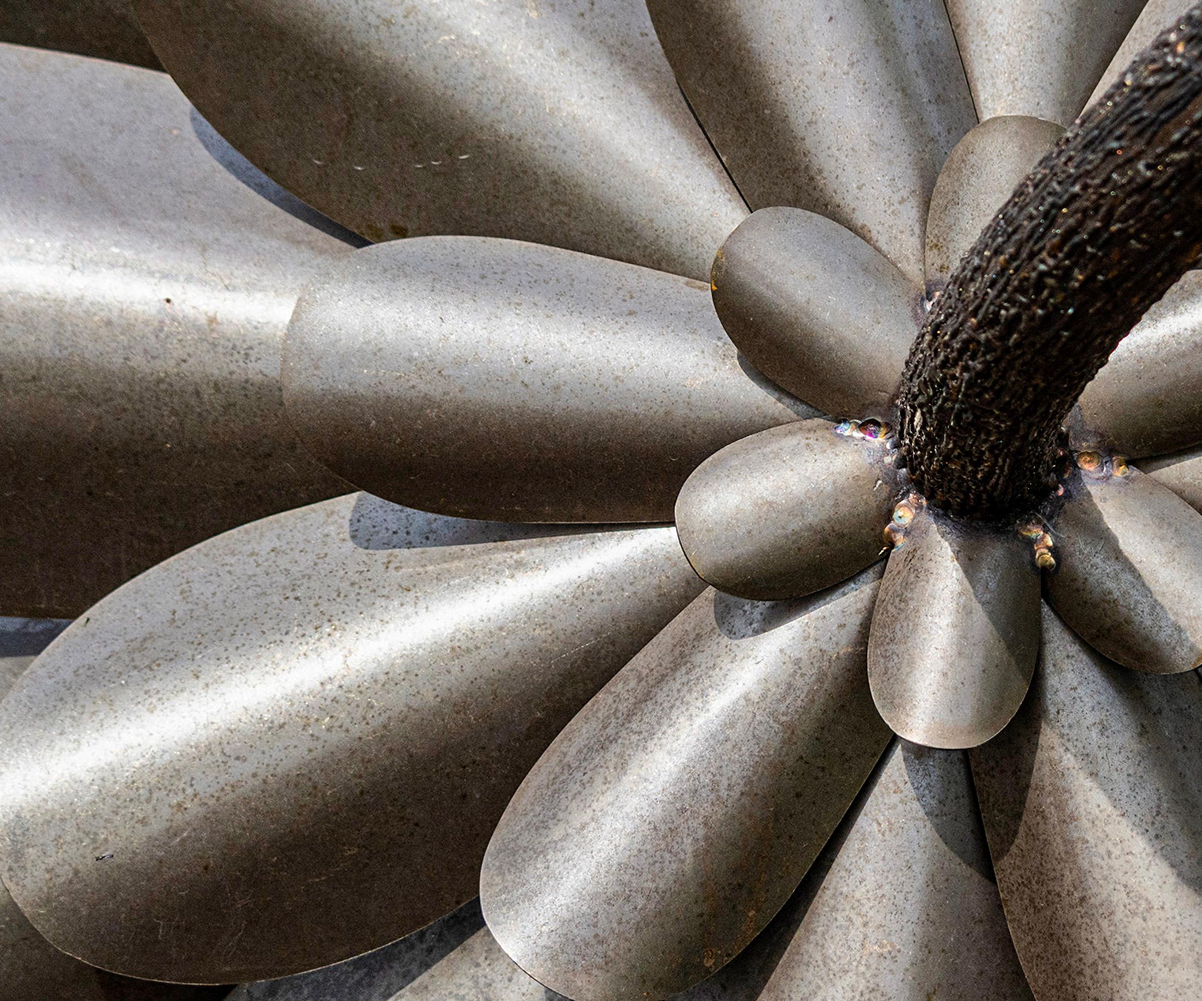 Classic Pine Cone 25-627 - scultura da esterno contemporanea in acciaio inox in vendita 5