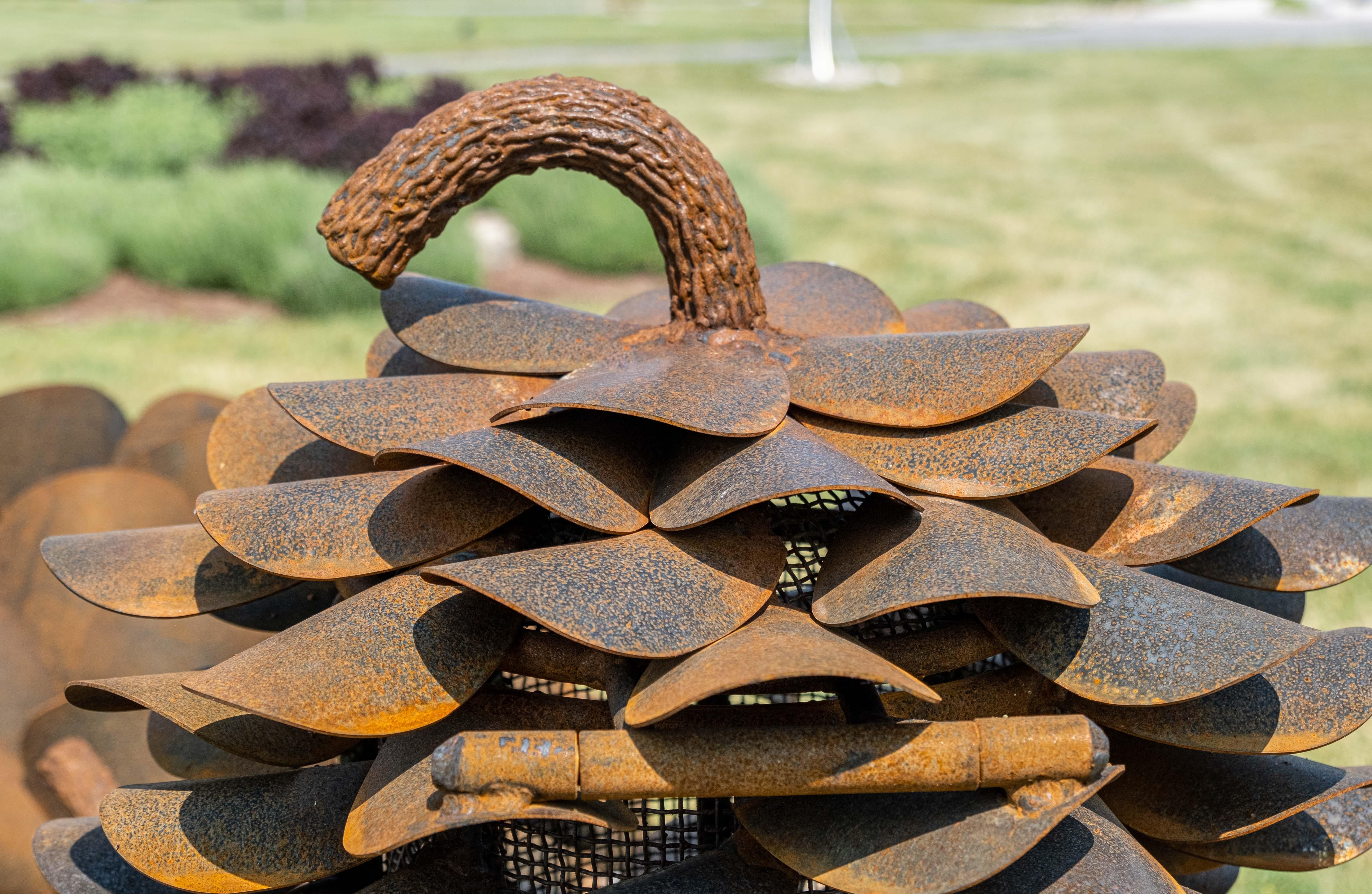 Cono de fuego 22-671 - escultura de acero corten para exterior inspirada en la naturaleza - Sculpture de Floyd Elzinga
