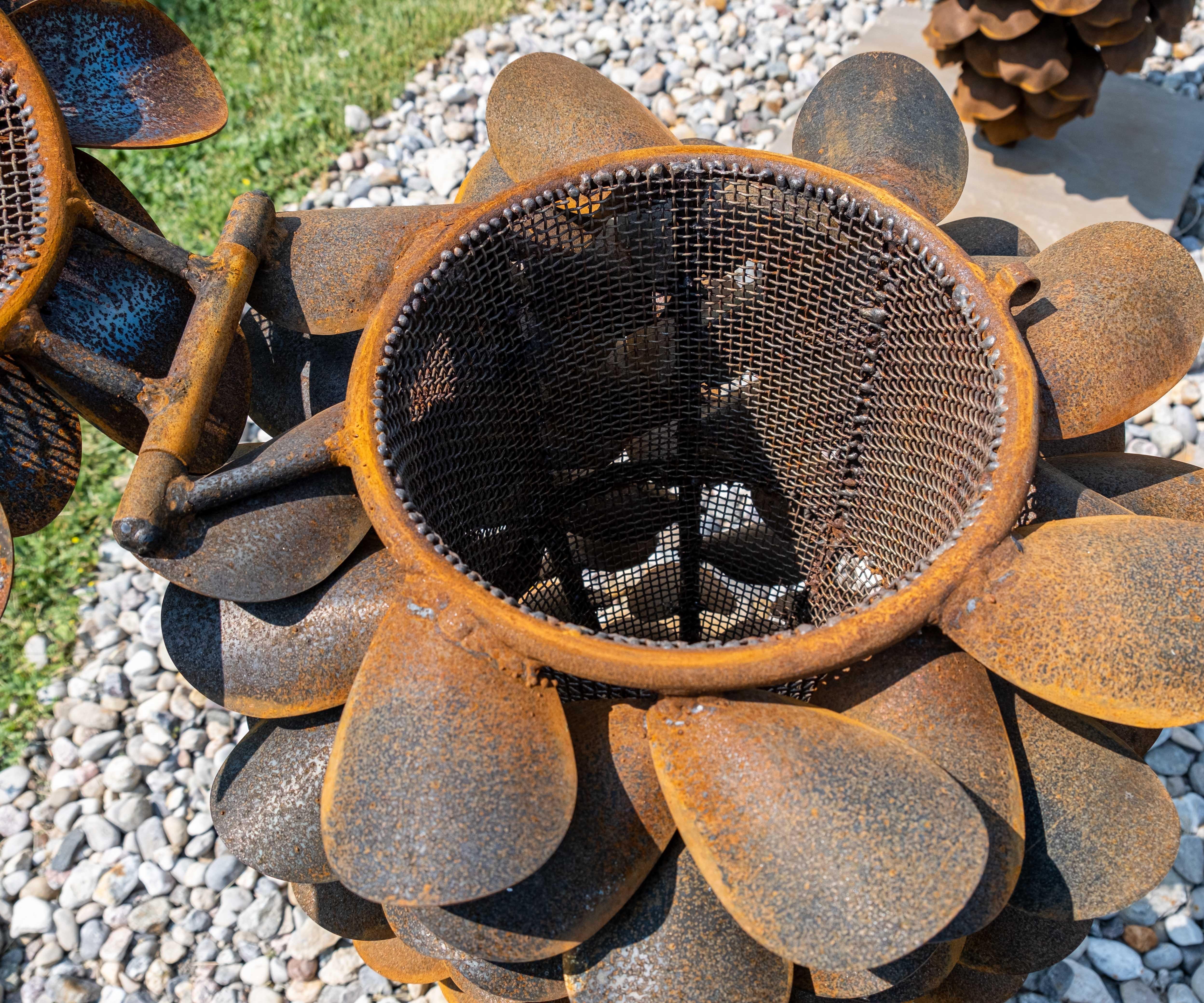 Cono de fuego 22-671 - escultura de acero corten para exterior inspirada en la naturaleza 1