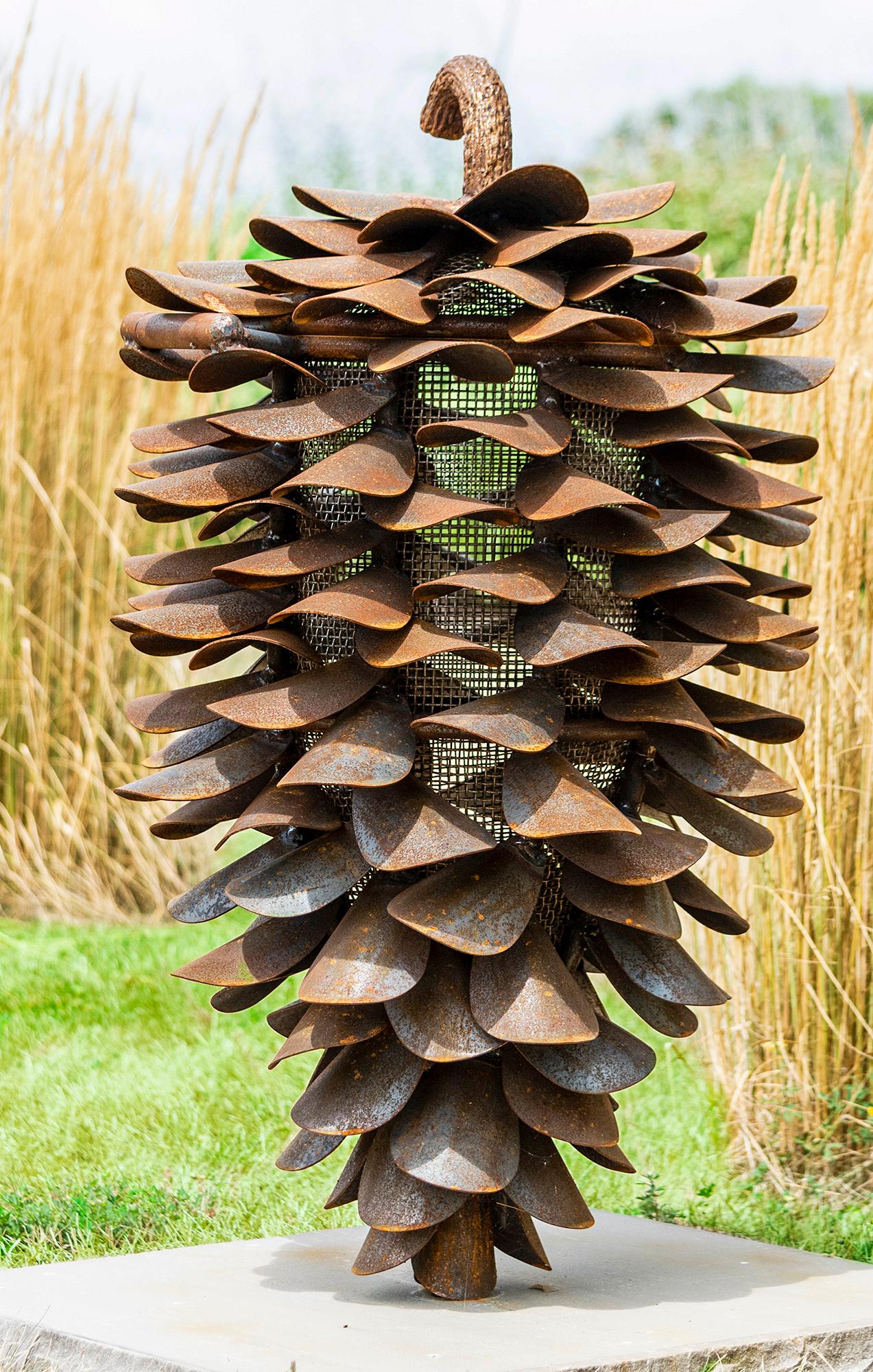 Cono da fuoco Lodge Pole 25-125  - Scultura in acciaio Steele, da esterno, per fuochi d'artificio - Sculpture di Floyd Elzinga