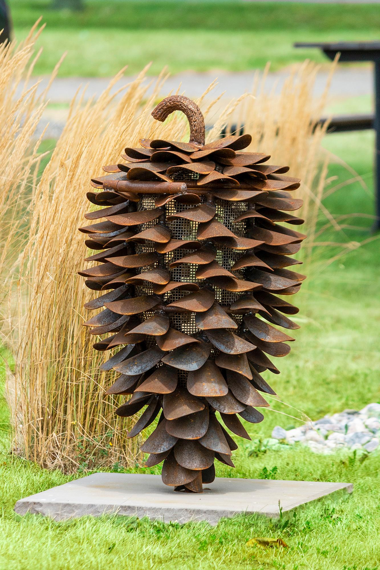 Cono da fuoco Lodge Pole 25-125  - Scultura in acciaio Steele, da esterno, per fuochi d'artificio in vendita 3