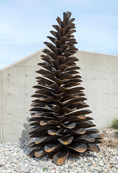 Conne de pin 23-254 - grande sculpture en acier rouillé naturellement, vieilli, pour l'extérieur