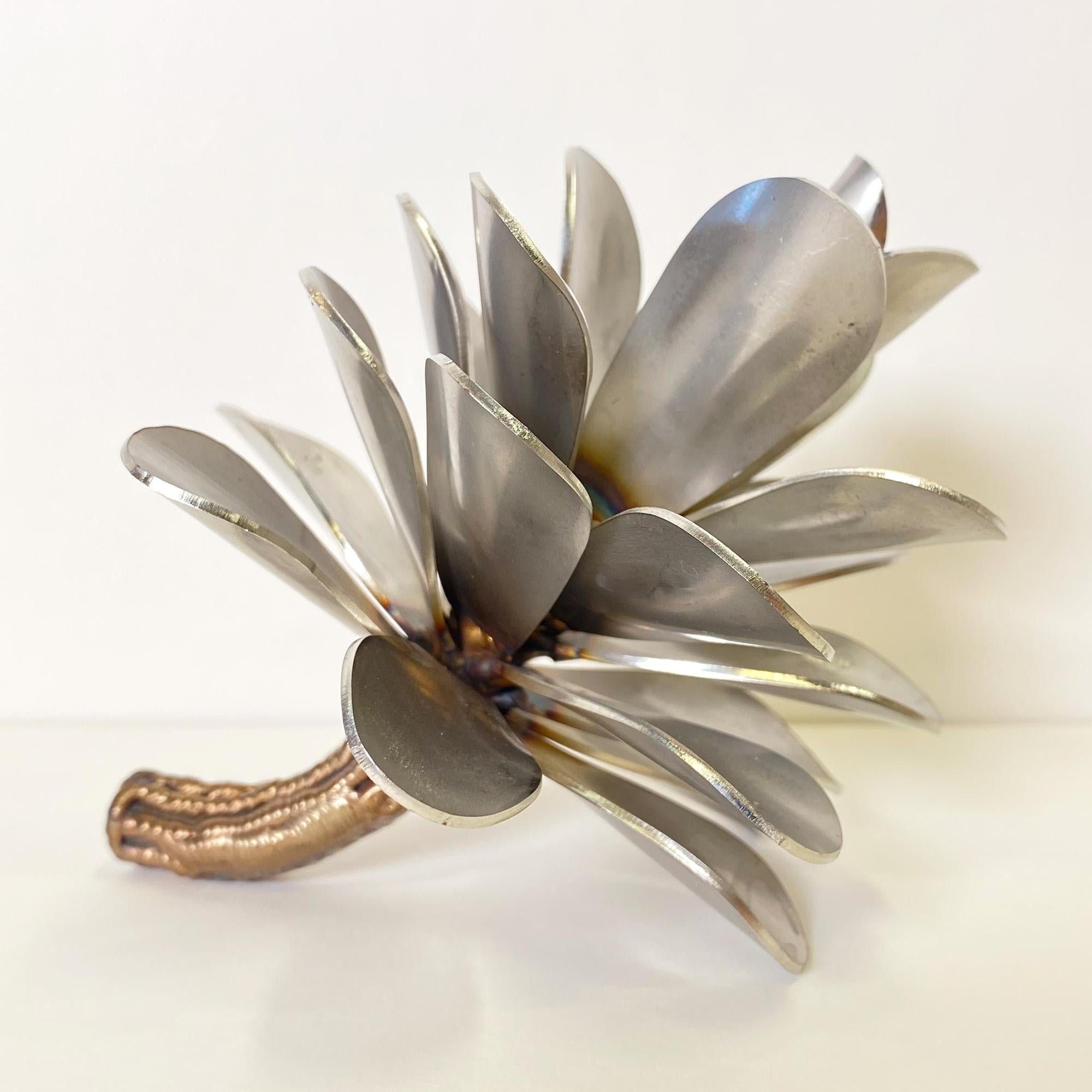 Conne de pin, sculpture de nature sophistiquée en acier inoxydable en vente 1