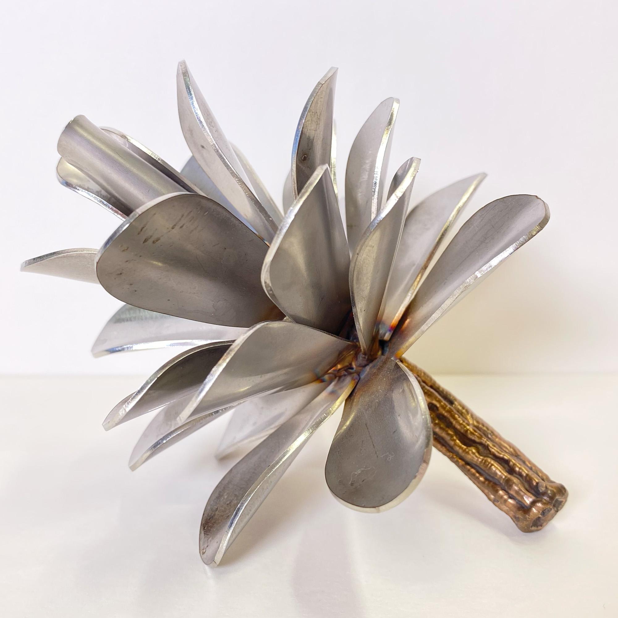 Conne de pin, sculpture de nature sophistiquée en acier inoxydable en vente 3
