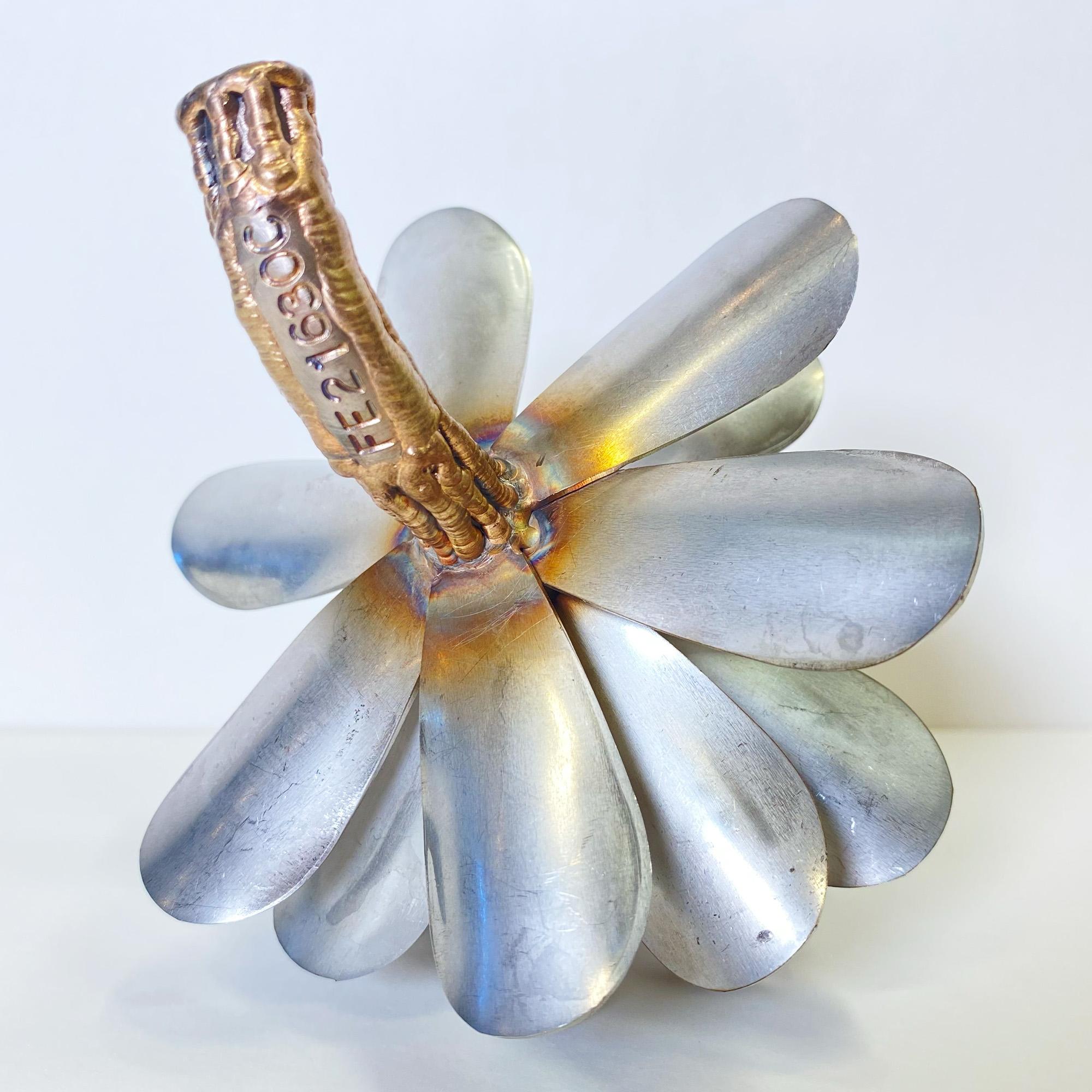 Conne de pin, sculpture de nature sophistiquée en acier inoxydable en vente 5