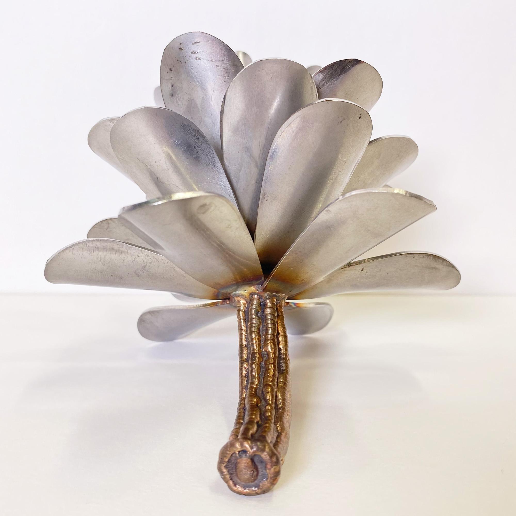 Conne de pin, sculpture de nature sophistiquée en acier inoxydable en vente 6