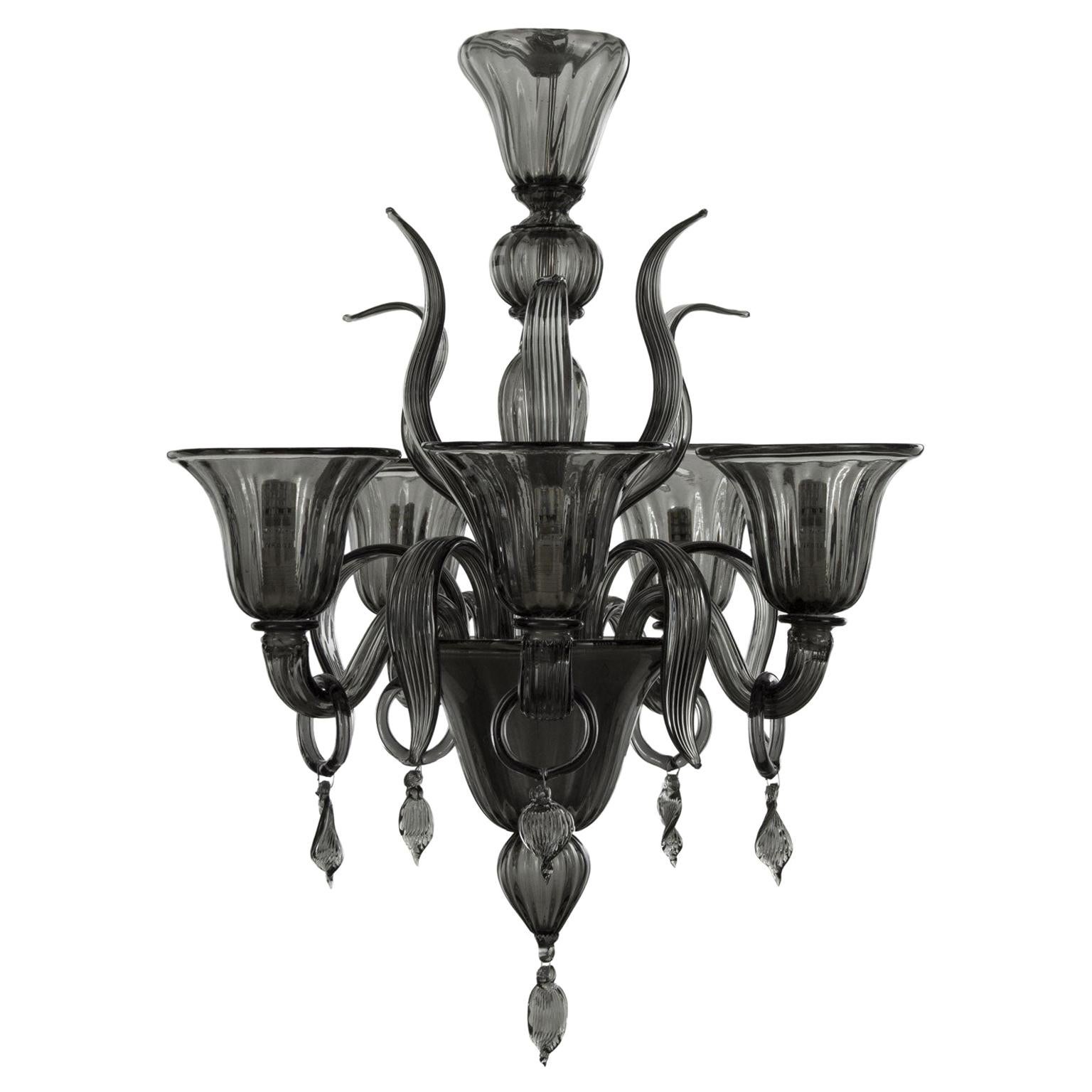 Chandelier 5 arms Dark Grey Murano Glass with pendants on the arms by Multiforme For Sale