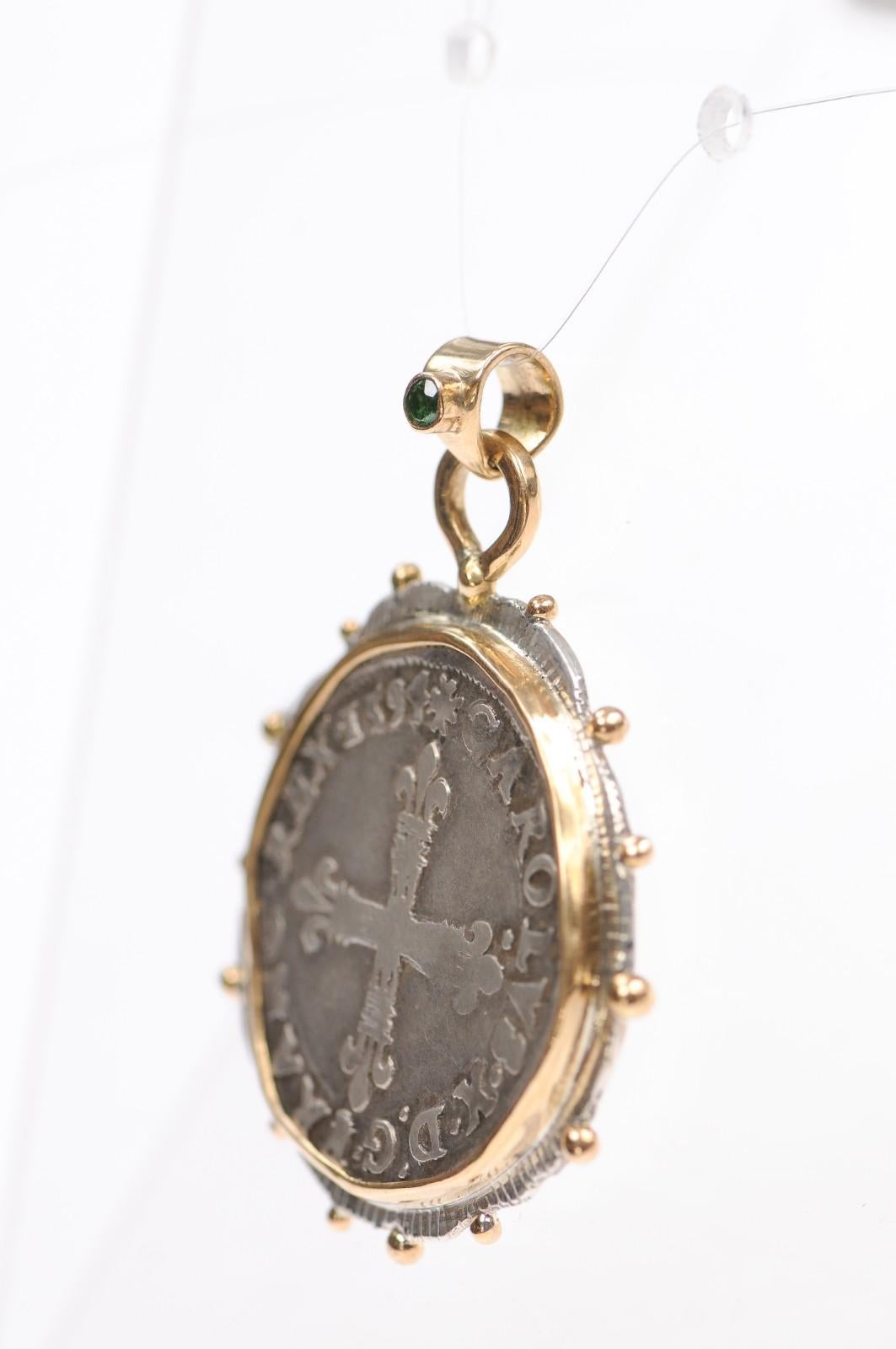 Femenino o masculino Colgante Moneda Cruz Fluer De Lys, S. XVI francés, c/ 18K en venta