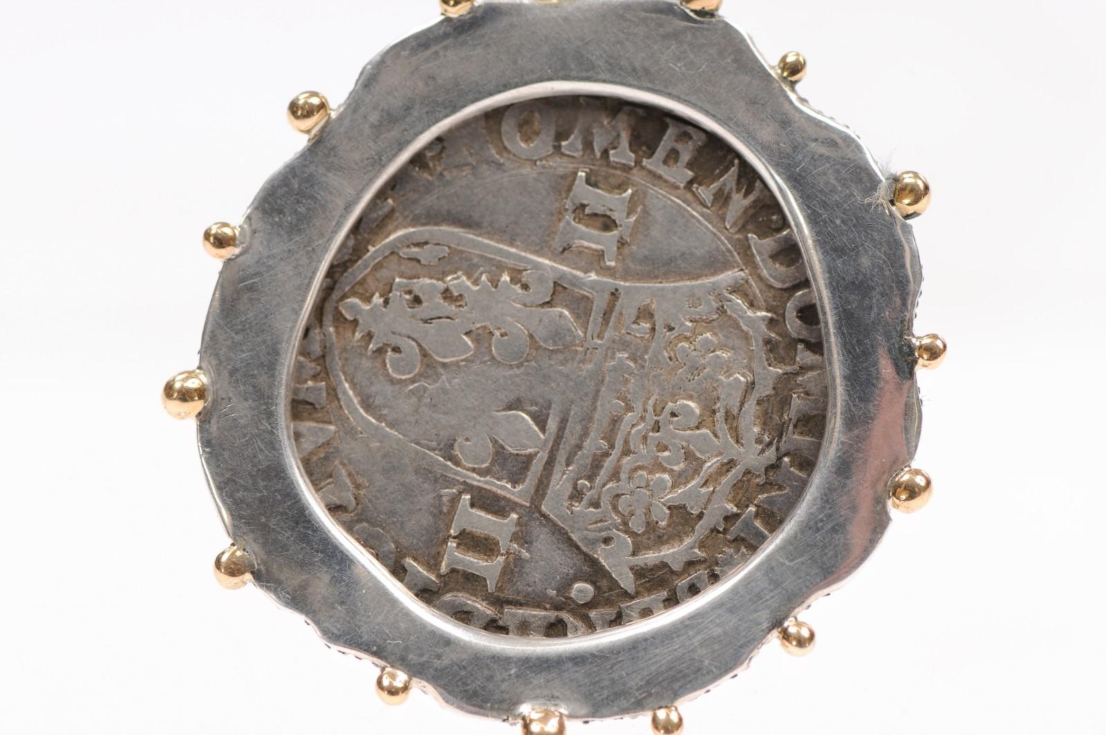 Colgante Moneda Cruz Fluer De Lys, S. XVI francés, c/ 18K en venta 3