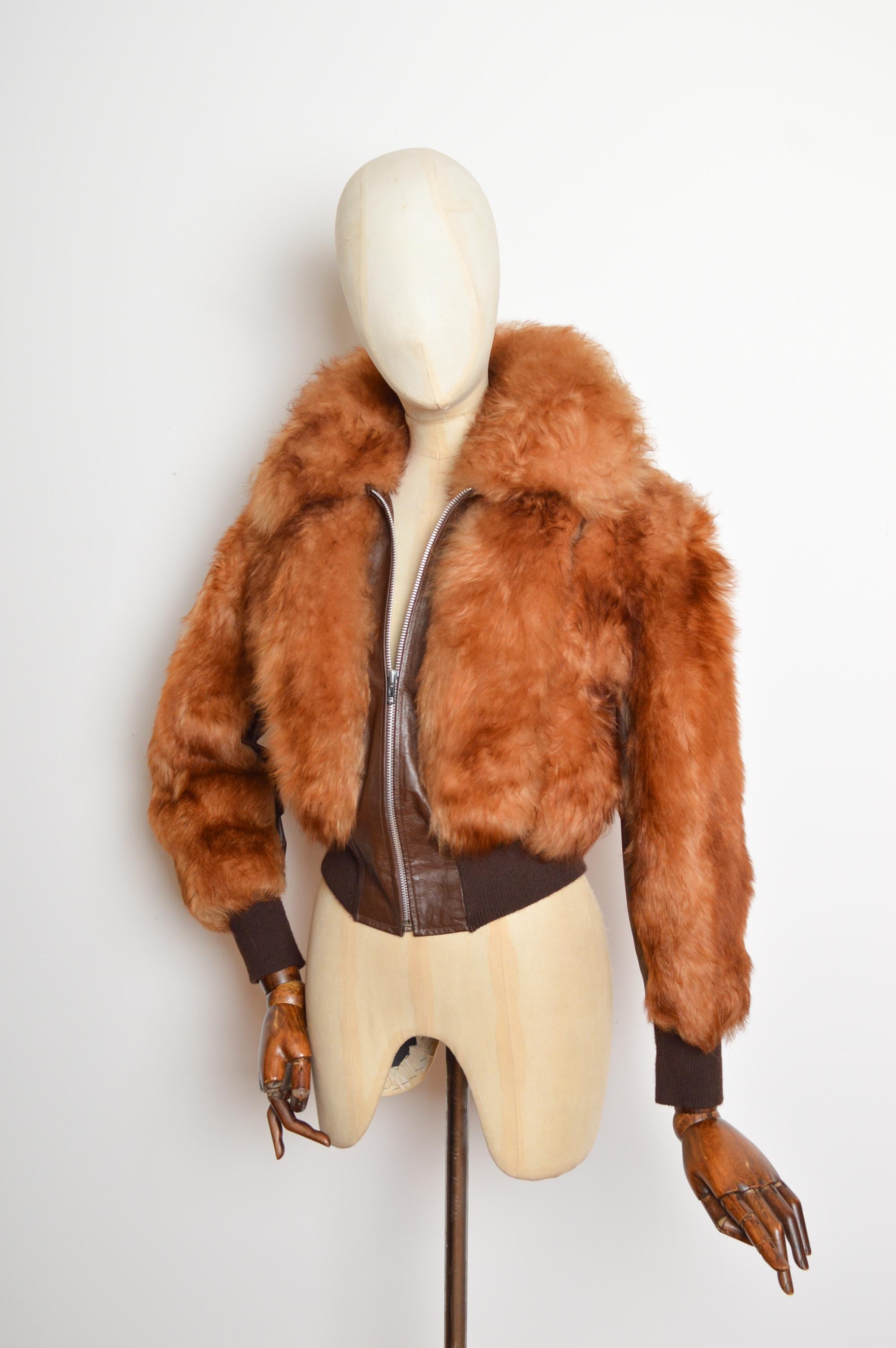 Vaporoso bomber anni '70 in montone Ginger e pelle marrone Cappotto di pelliccia in vendita 3