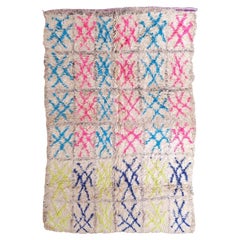 Alfombra marroquí azilal vintage de colores blanco y neón esponjoso Alfombra marroquí azilal vintage de colores blanco y neón esponjoso