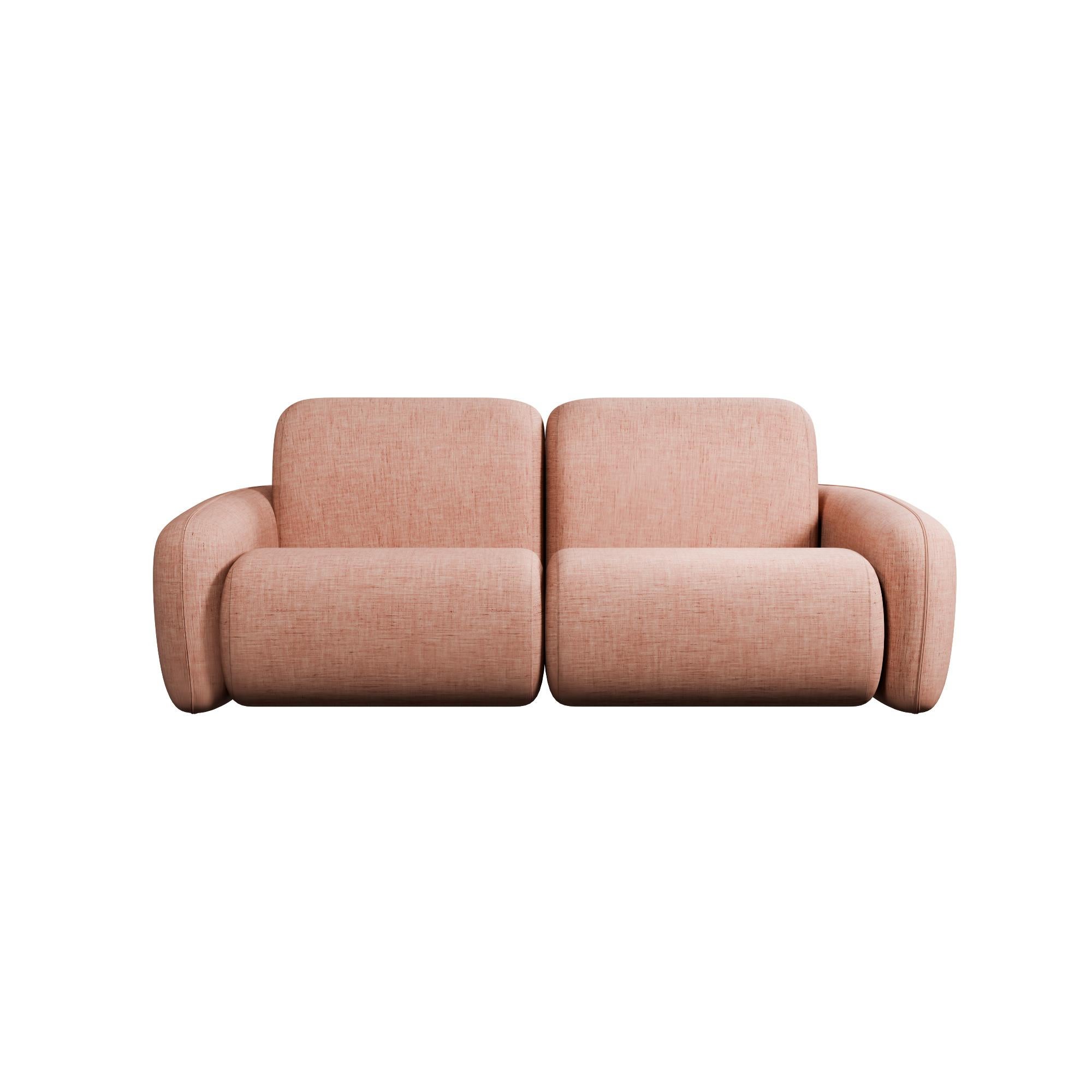 Ti presentiamo il Divano Cotton, un capolavoro di comfort lussuoso e design elegante. Questo divano ti invita a sprofondare nei suoi sontuosi cuscini, offrendoti un'esperienza di relax e tranquillità senza pari. Chiamato così per la sua morbida e