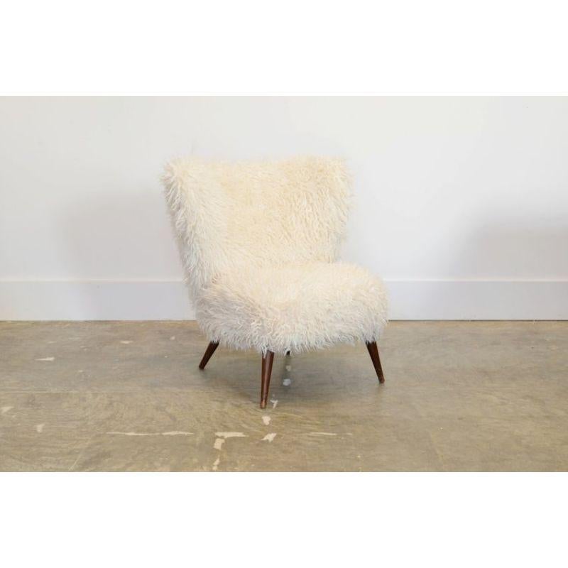 white fluffy chair