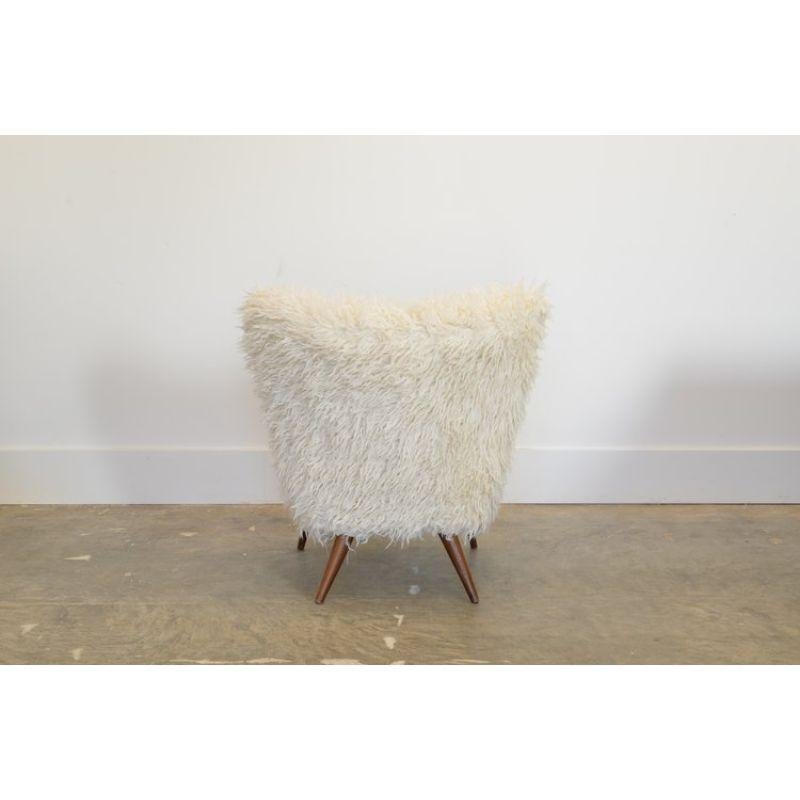 white fur chair