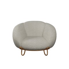 Fluffy Mallow Armchair in white boucle fabric handcrafted by Murmurio