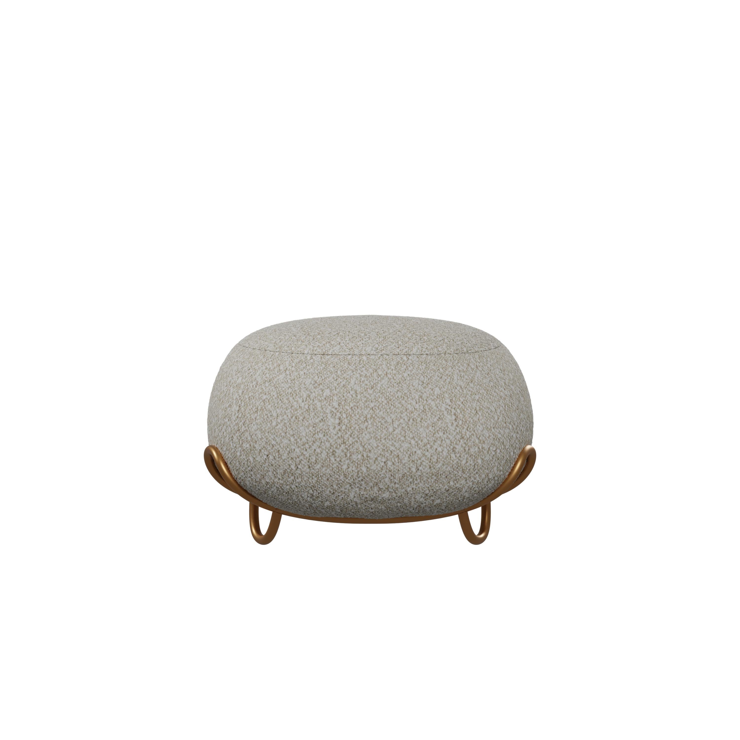 Moderne Coussin moelleux en tissu bouclé blanc fabriqué à la main par Murmurio en vente