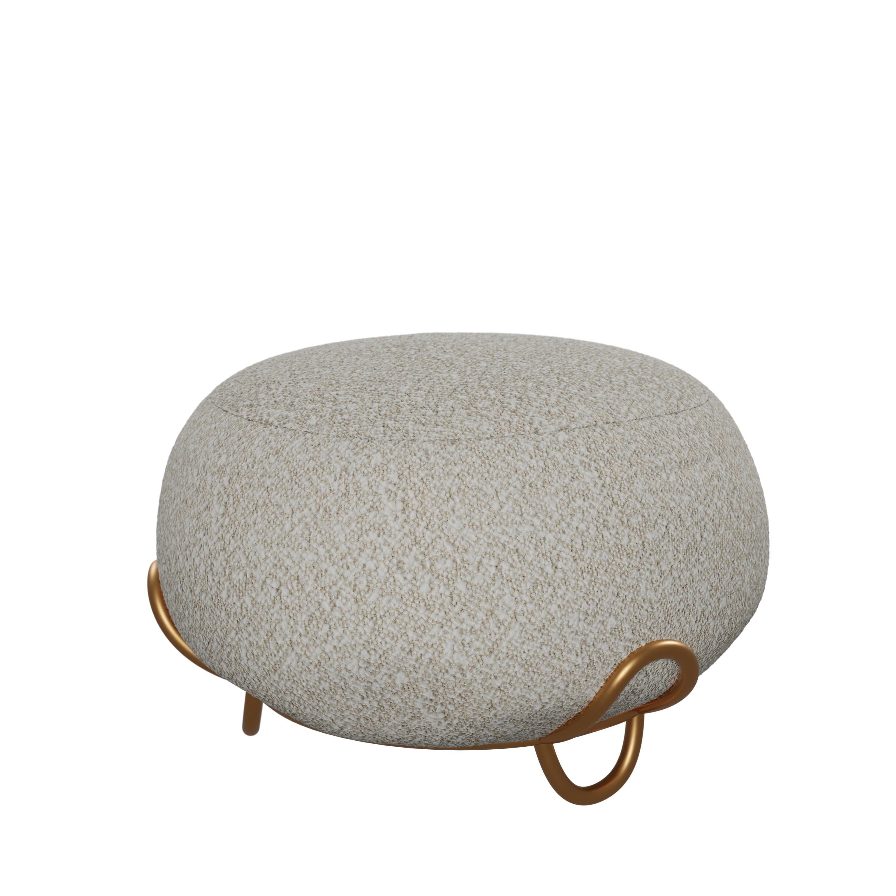XXIe siècle et contemporain Coussin moelleux en tissu bouclé blanc fabriqué à la main par Murmurio en vente