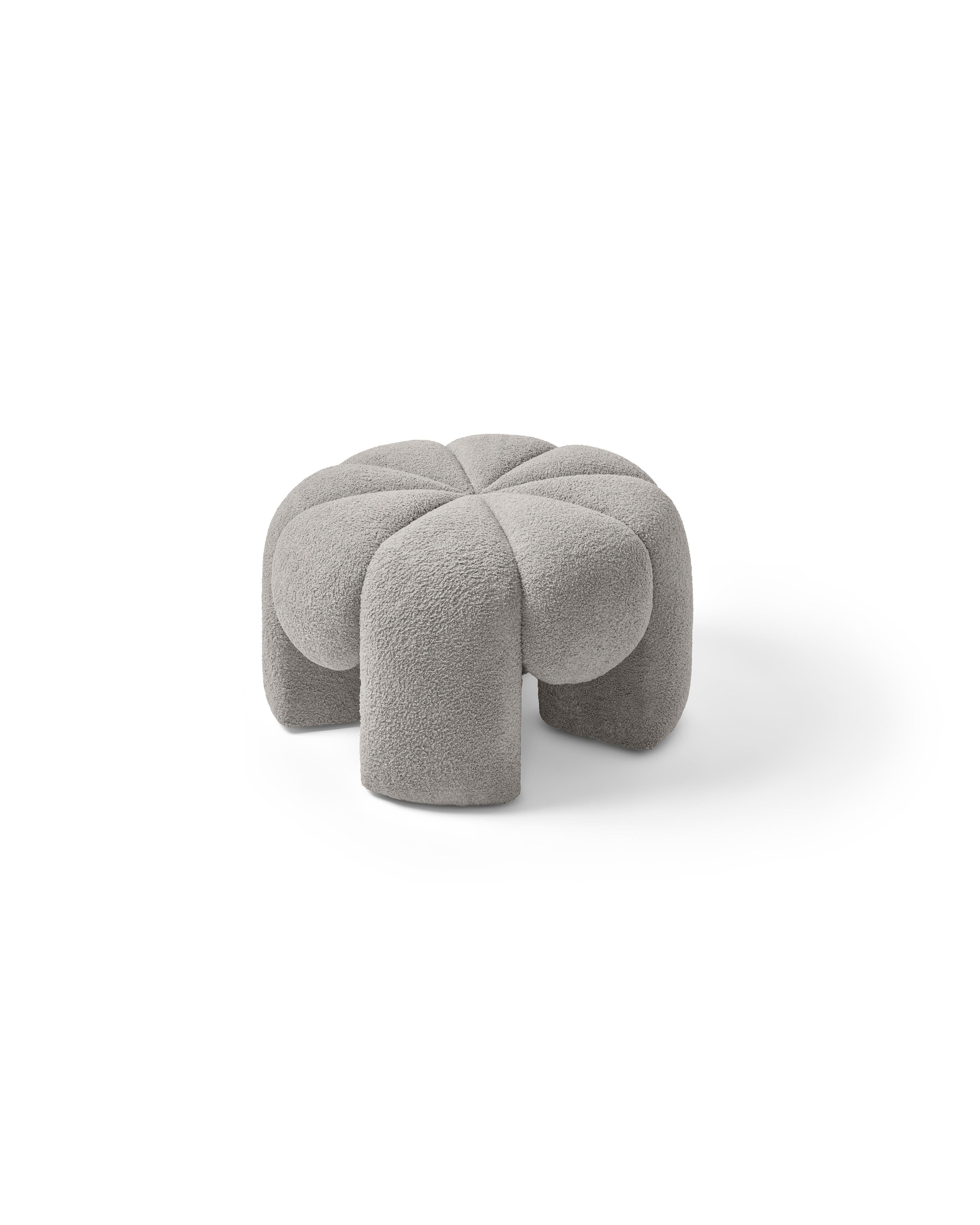 fluffy puffy 'Big Marshmallow' pouf In New Condition For Sale In Köln, DE
