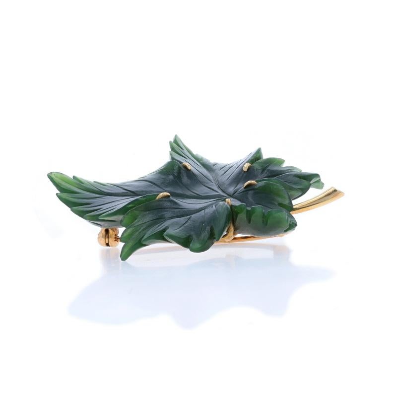 Fluhler Nephrite Jade Vintage Leaf Brooch - Yellow Gold 14k Carved Botanical Pin In Excellent Condition For Sale In Greensboro, NC