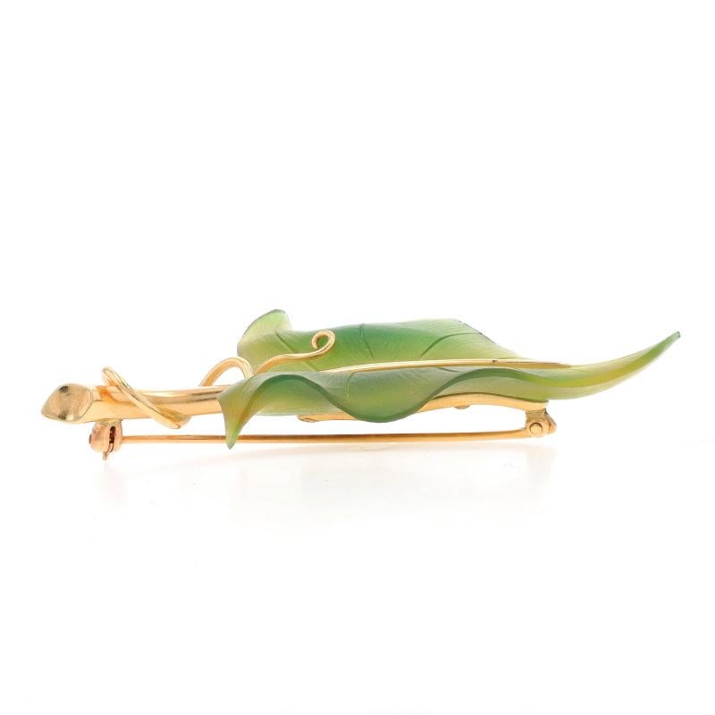 Fluhler Nephrite Jade Vintage Leaf & Vine Brooch - Yellow Gold 14k Carved Pin In Good Condition In Greensboro, NC